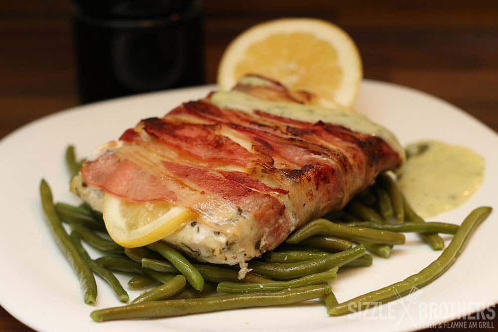 Heilbutt Grillen - Der fertig gegrillte Fisch auf einem Teller
