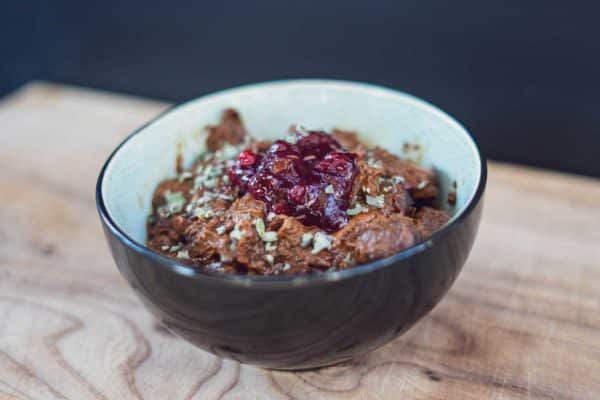 Fertiges Wildschwein-Gulasch aus dem Dutch Oven