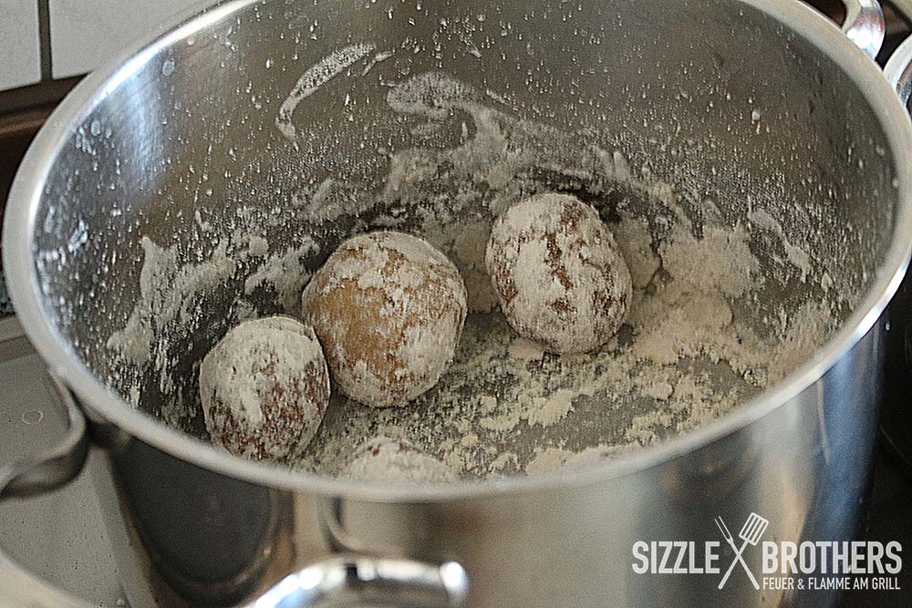 Die Runzelkartoffeln sind eine leckere Beilage