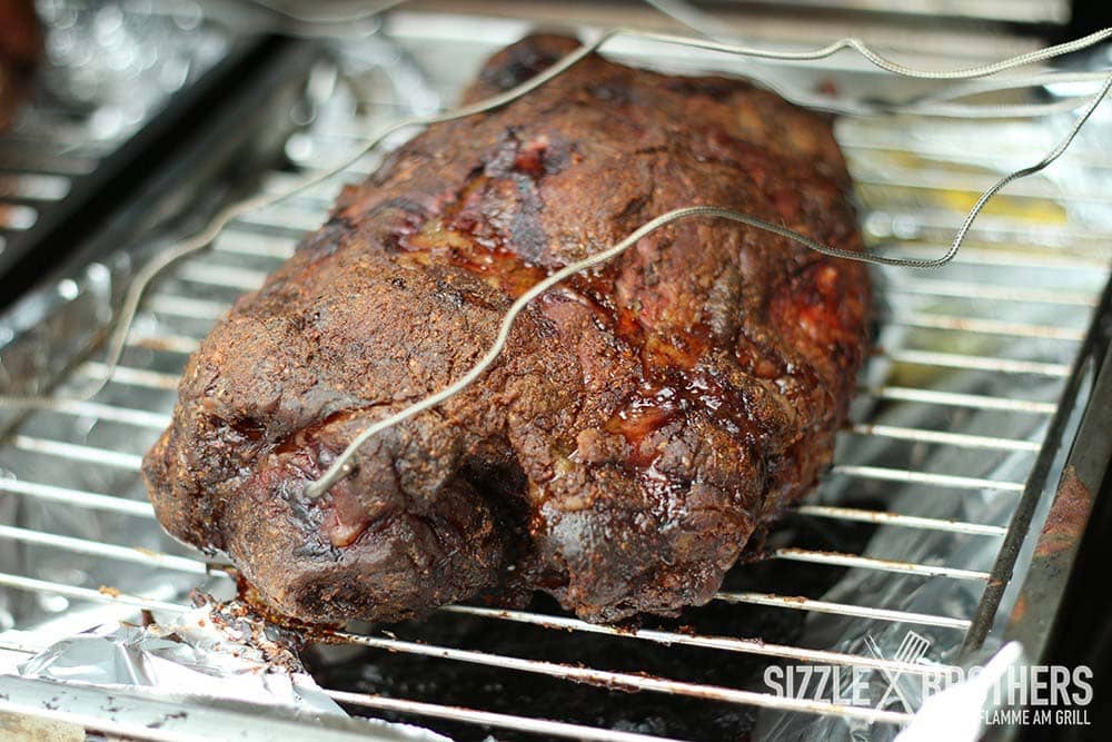 Pulled Pork verkabelt auf dem Gasgrill