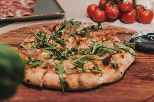 Pizza vom Holzkohlegrill