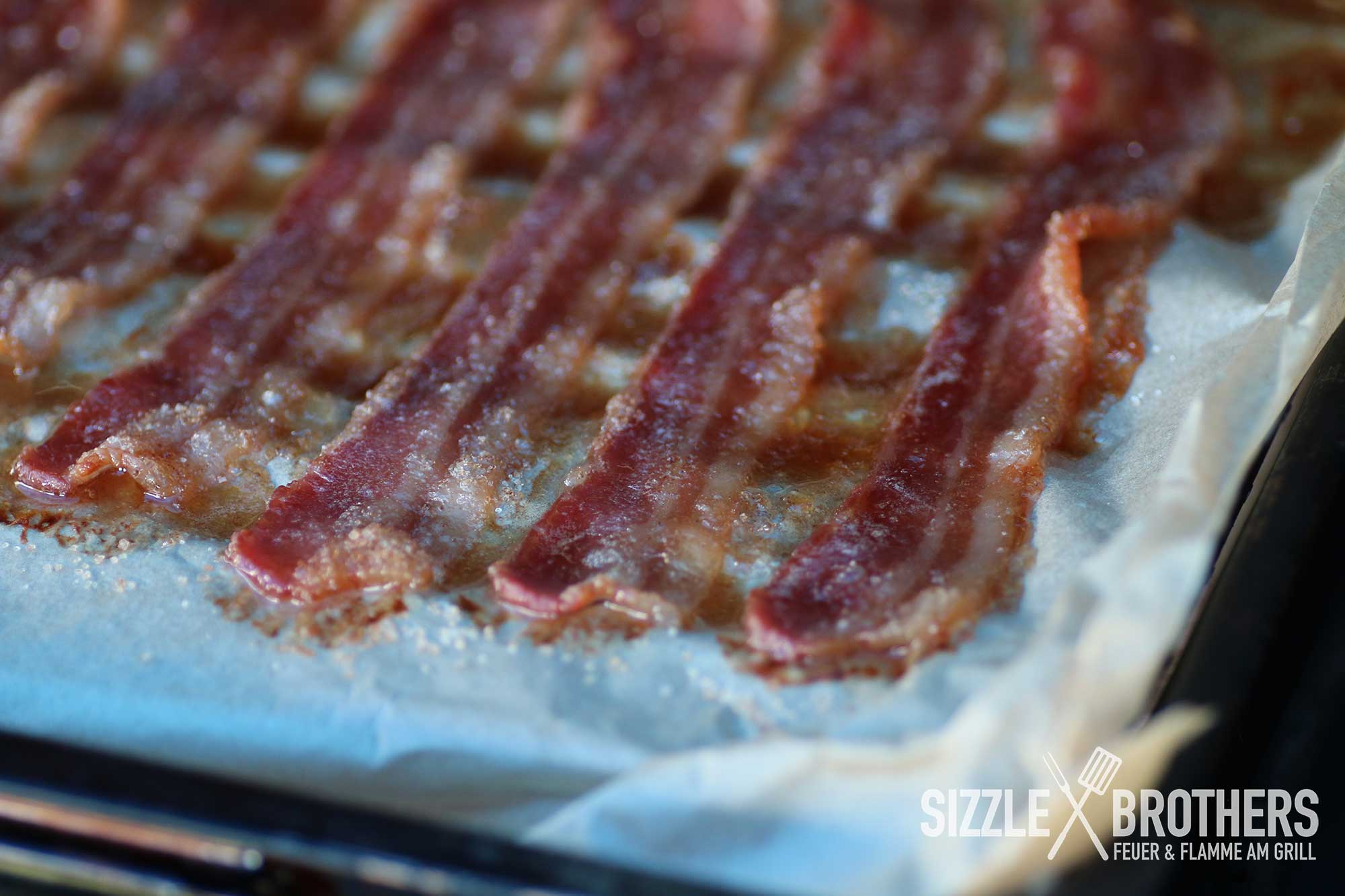Das Bacon Eis ist bald fertig. Der Candy Bacon geht nun in die Kühlung
