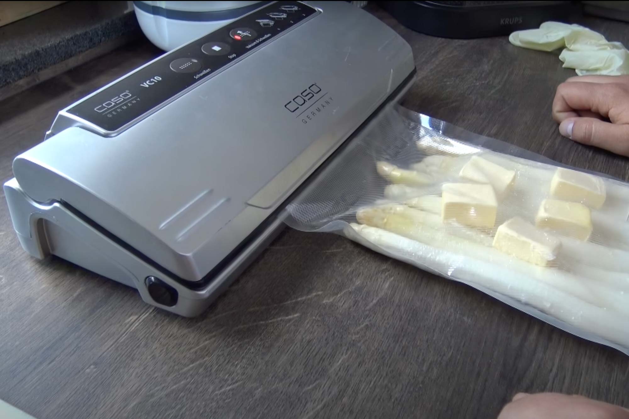 Der Spargel wird Vakuum gezogen