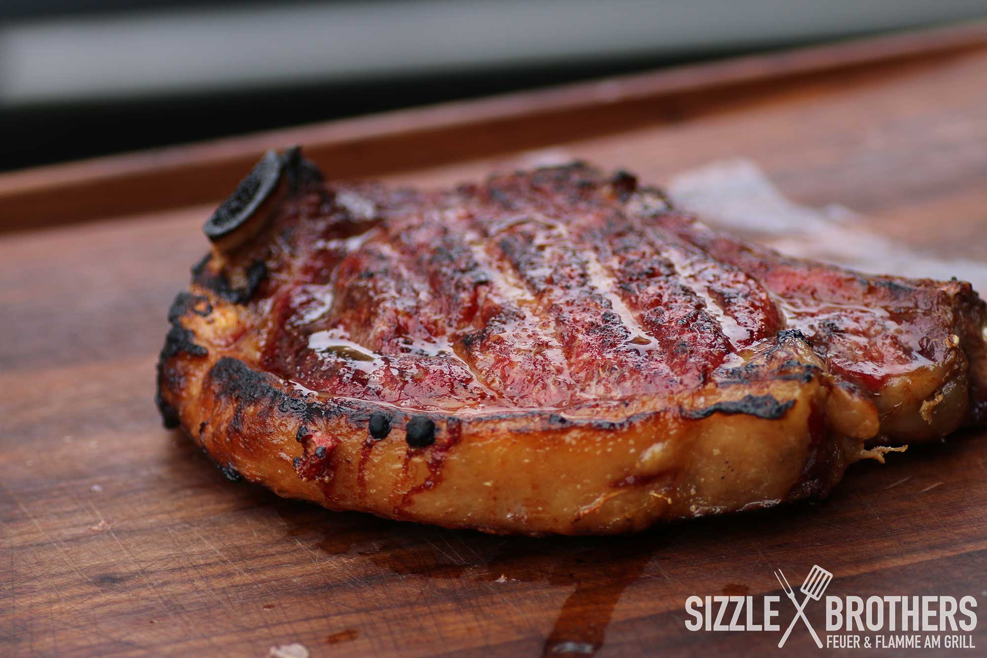 Frische Kruste am fertigen Smoker Steak