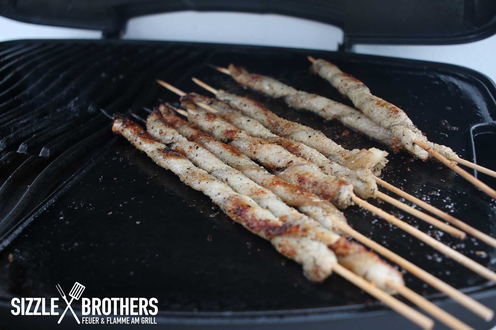 Grillfackeln werden direkt gegrillt
