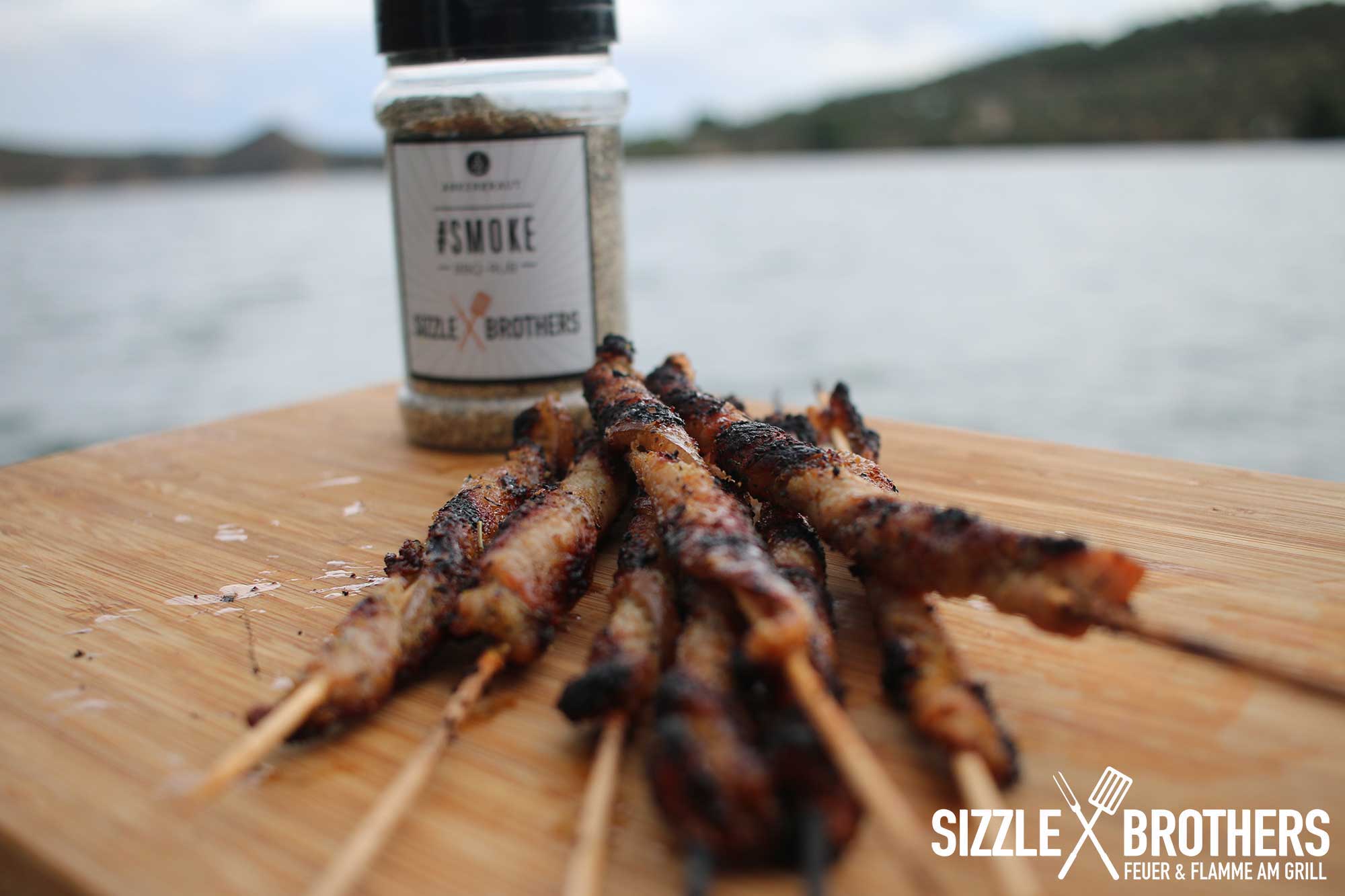 Fertige Grillfackeln kross gegrillt