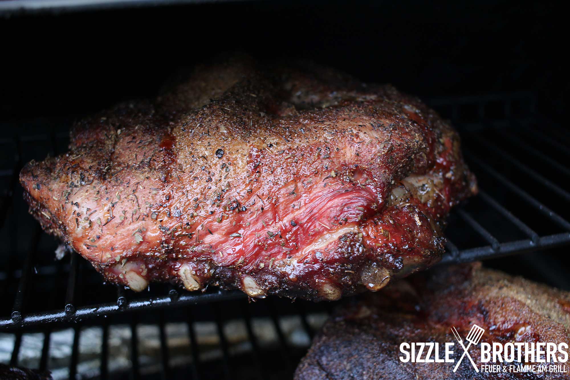 Das Pulled Pork hat Farbe angenommen