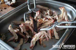 Fertiges Pulled Pork vom Smoker