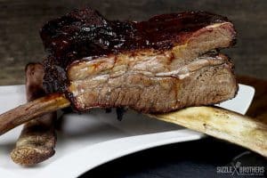 Die fertigen Beef Ribs vom Smoker