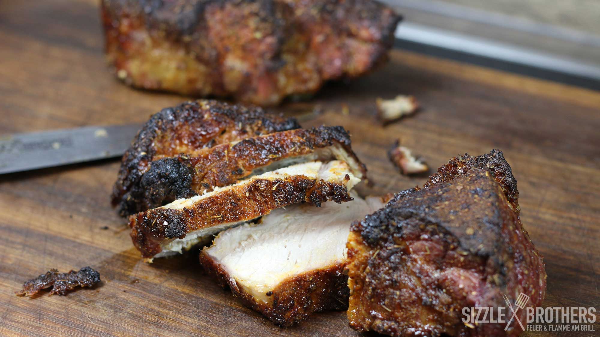 Fertiger Schweinebraten in Scheiben geschnitten