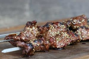 Die fertigen Flanksteak Spieße mit Teriyaki Glaze. Lecker!