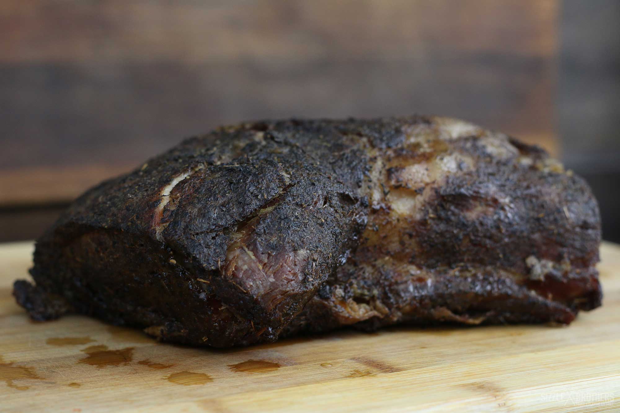 Fertiges Pulled Pork Sous Vide auf dem Brett