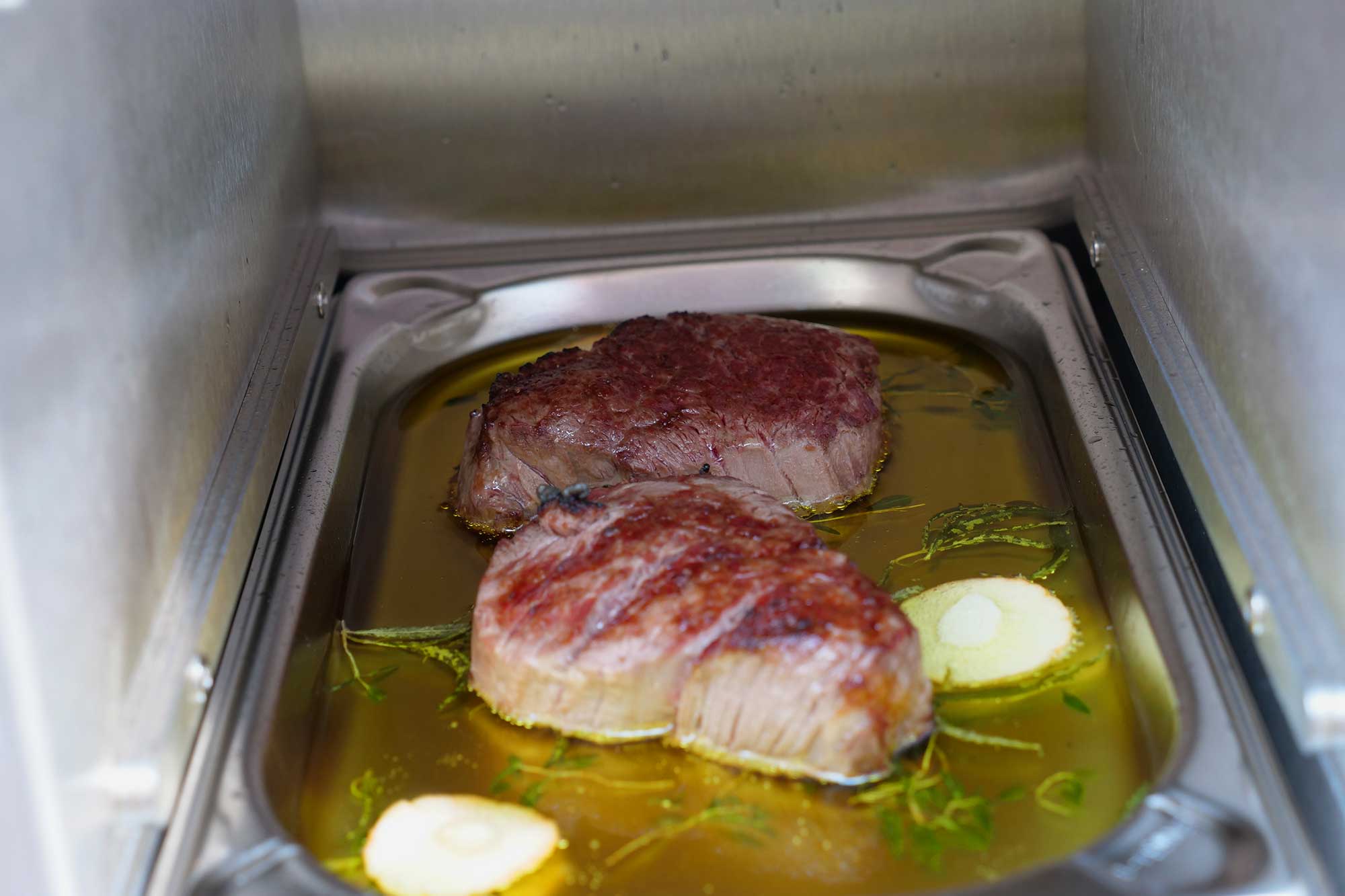 Rinderfilet in Öl im Oberhitzegrill