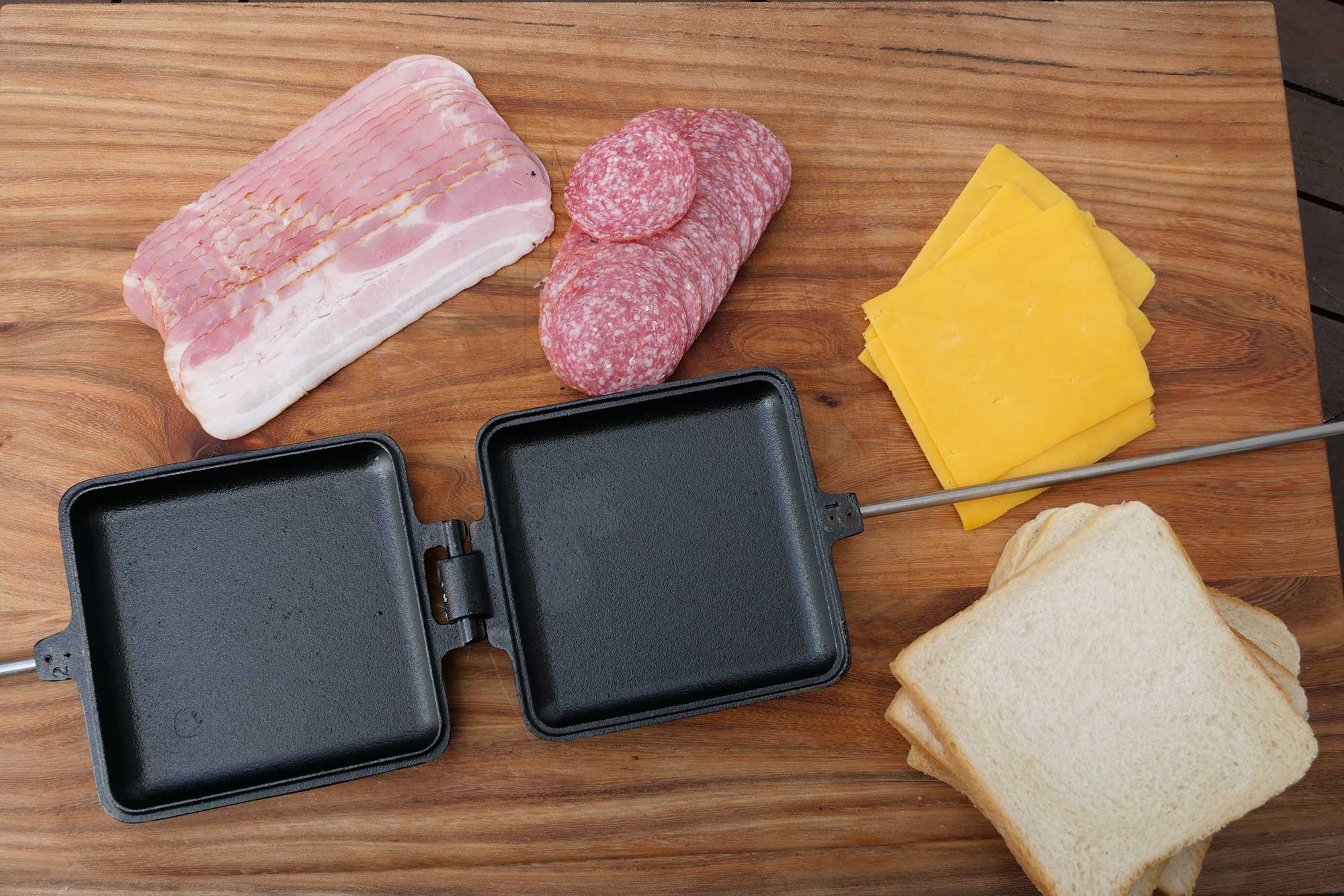 Gegrilltes Sandwich - zu sehen sind die Zutaten