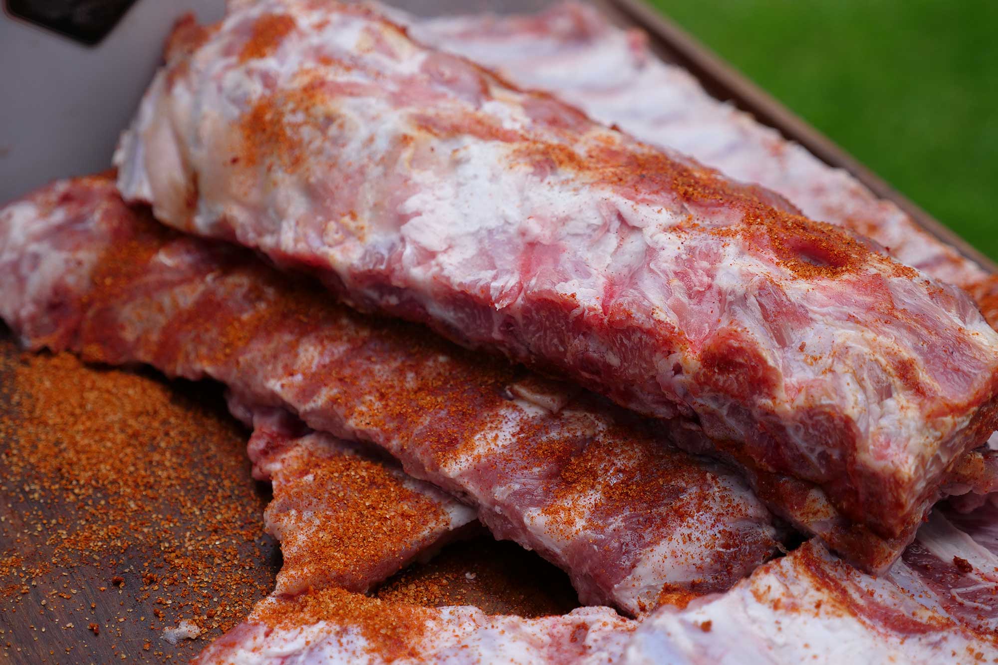 Rauchige Spareribs im Rohzustand