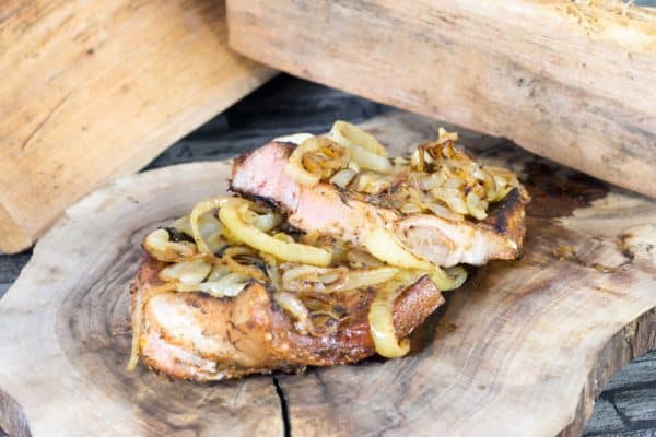 Holzfällersteak mit Zwiebeln