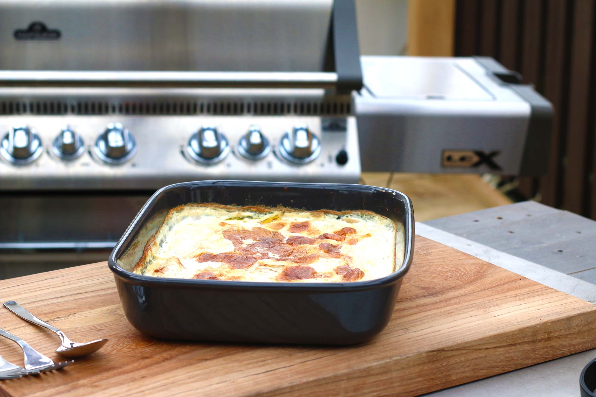 Das Kartoffelgratin ist fertig. Die Sahne bekommt eine schöne Kruste