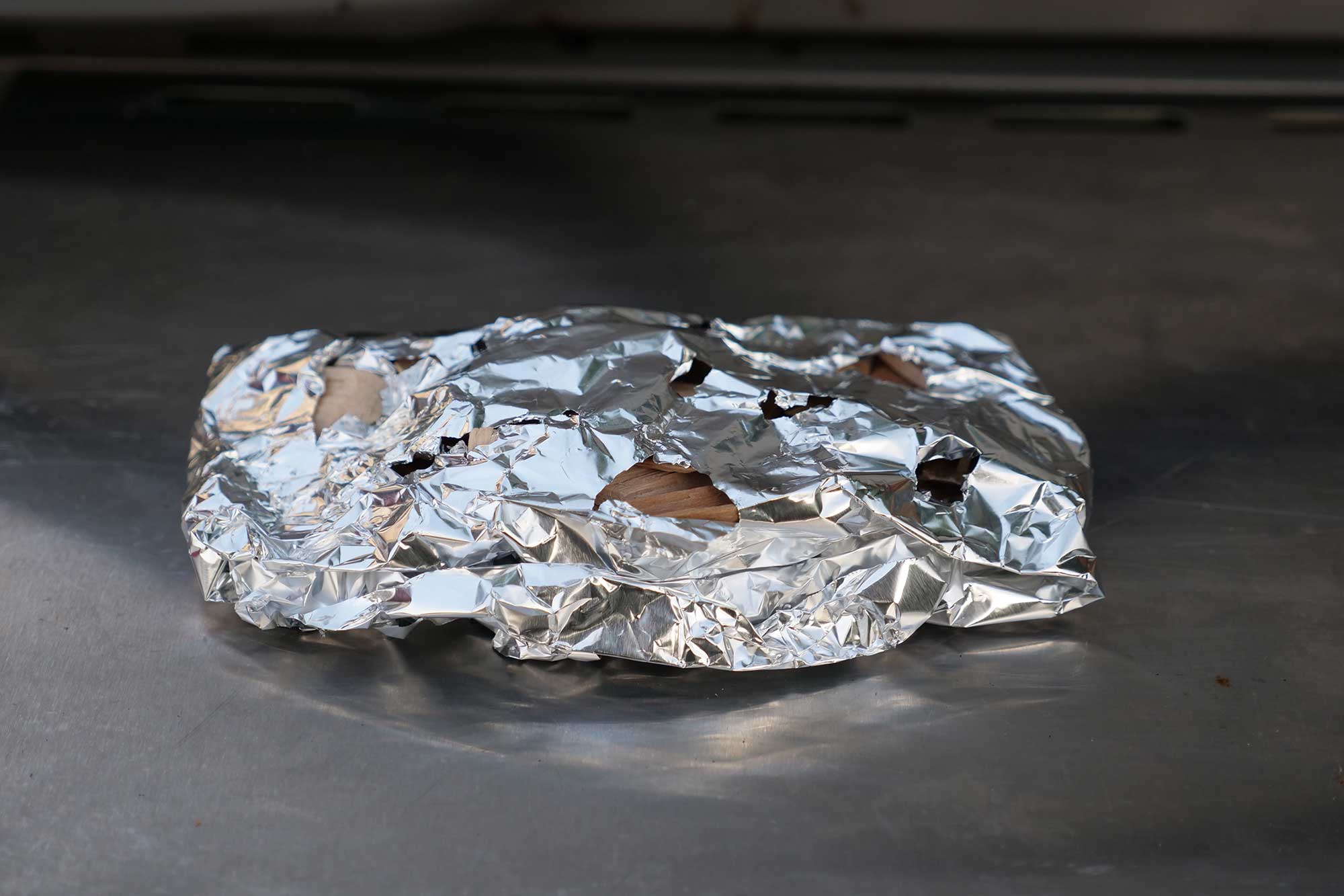 Smoken mit dem Gasgrill leicht gemacht. Dieses Tool ist in wenigen Minuten selbst gebaut.