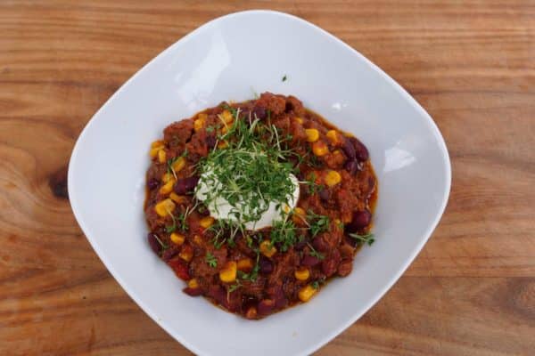 Chili con Carne in einer Schüssel