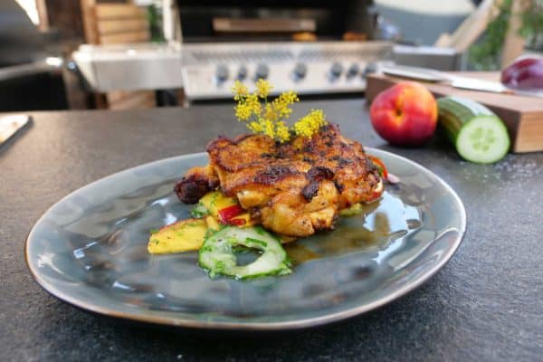 Pollo Fino mit fruchtigem Sommersalat