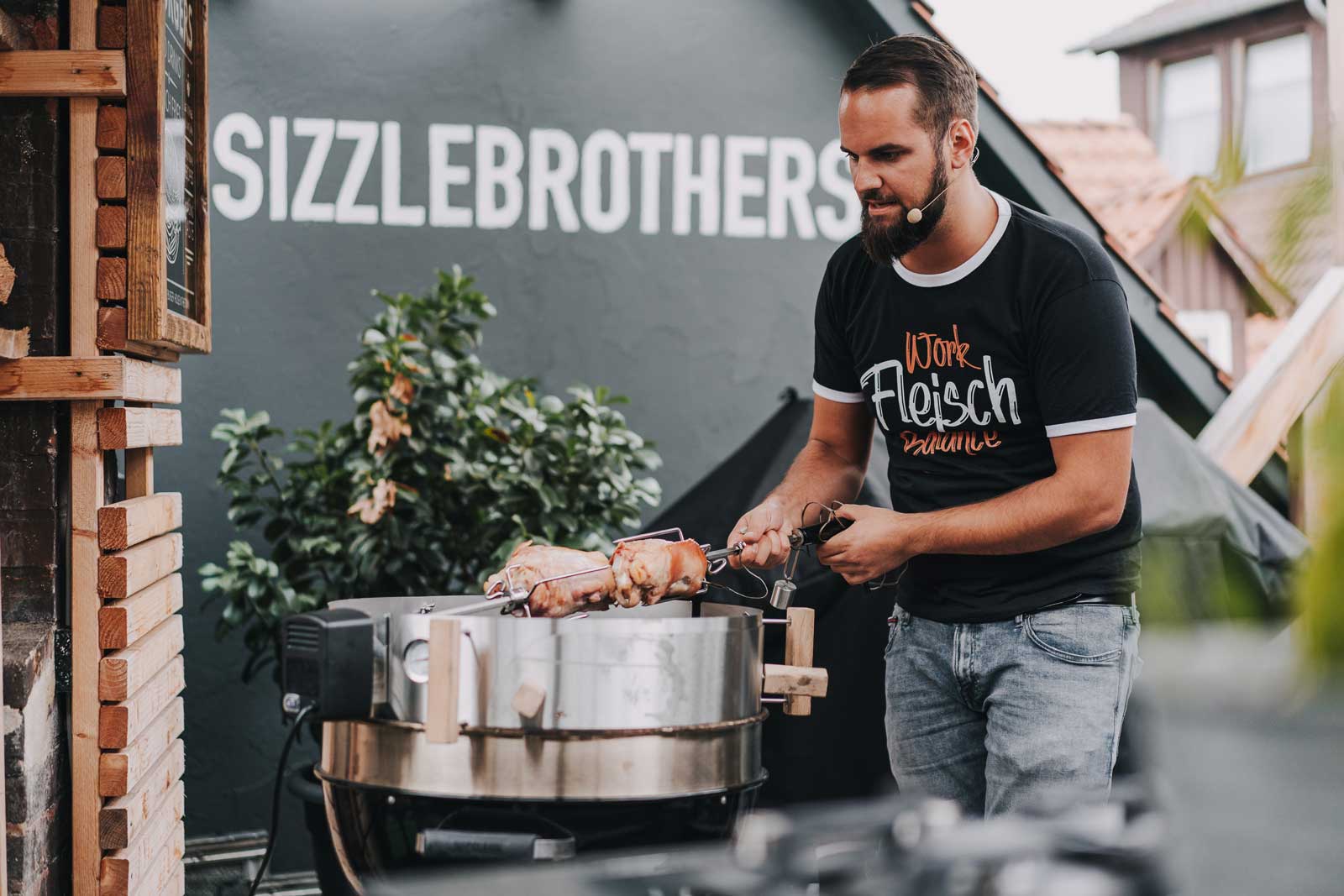 Hannes legt die Haxen auf den Grill