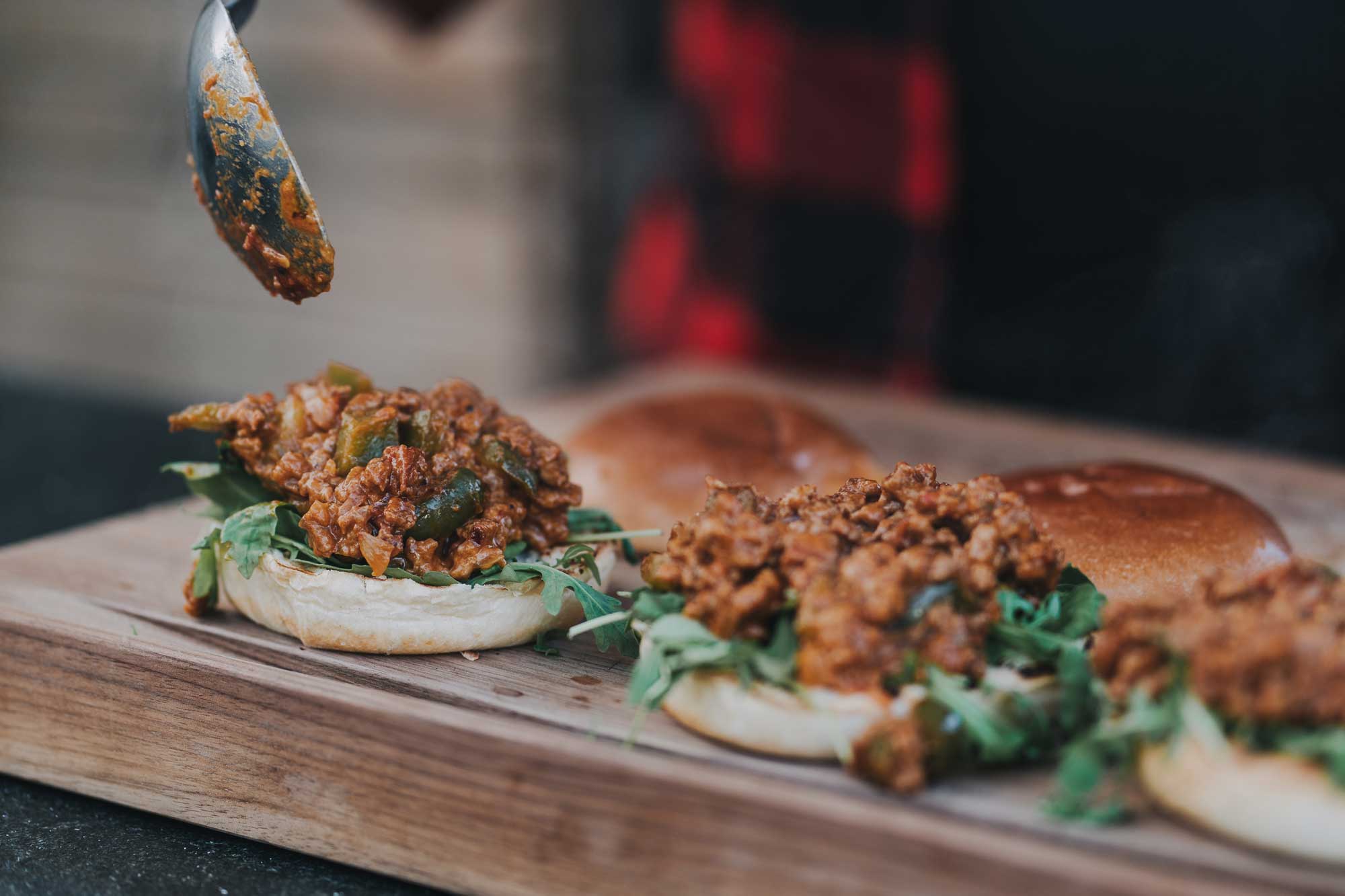 Der leckere Sloppy Joe wird belegt