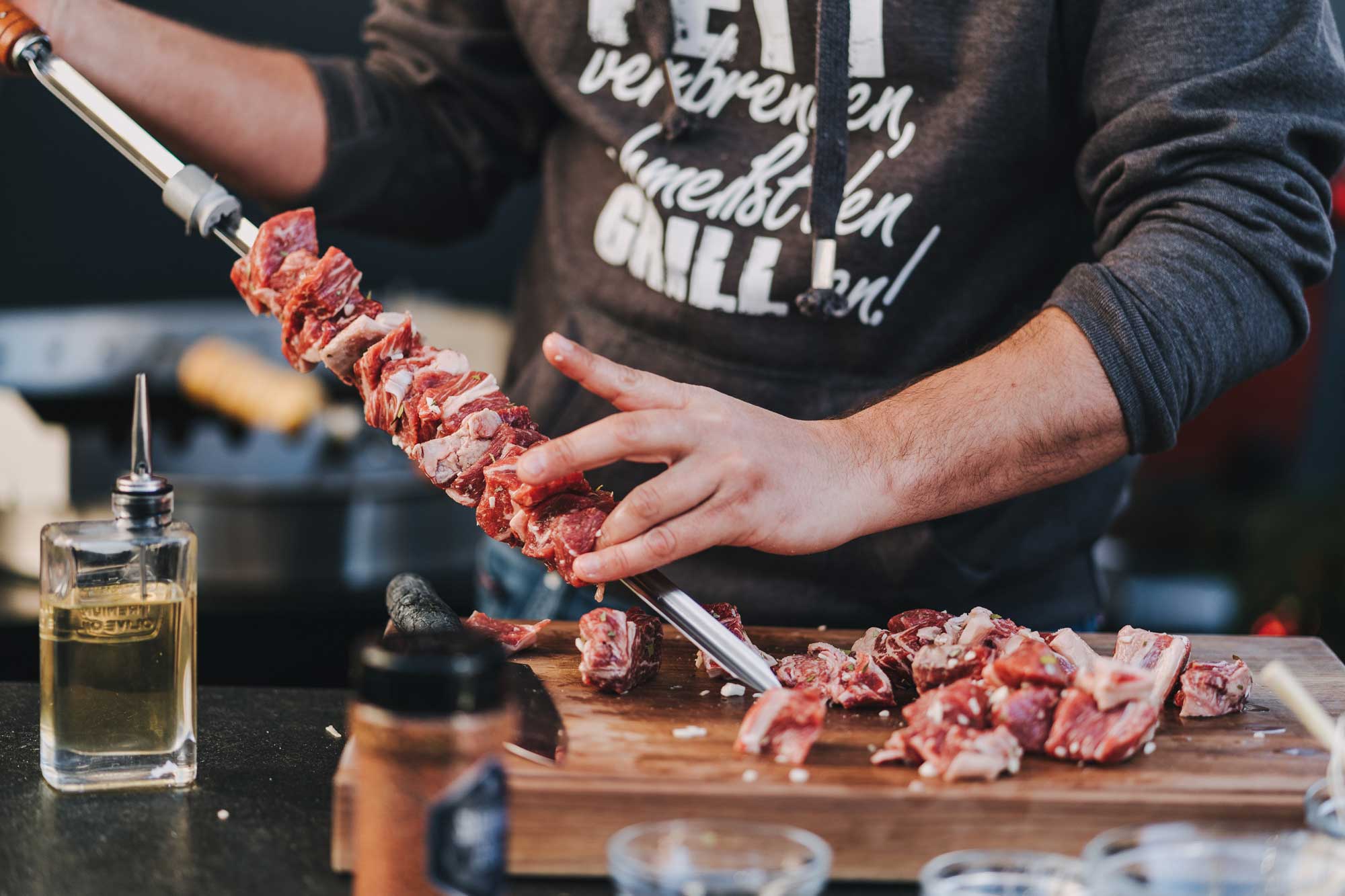 Gut gespießt ist halb gegrillt