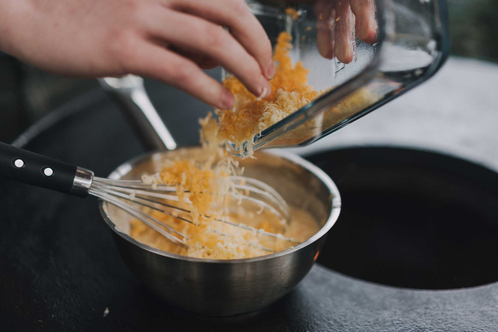 Käse für die Chili Cheese Sauce
