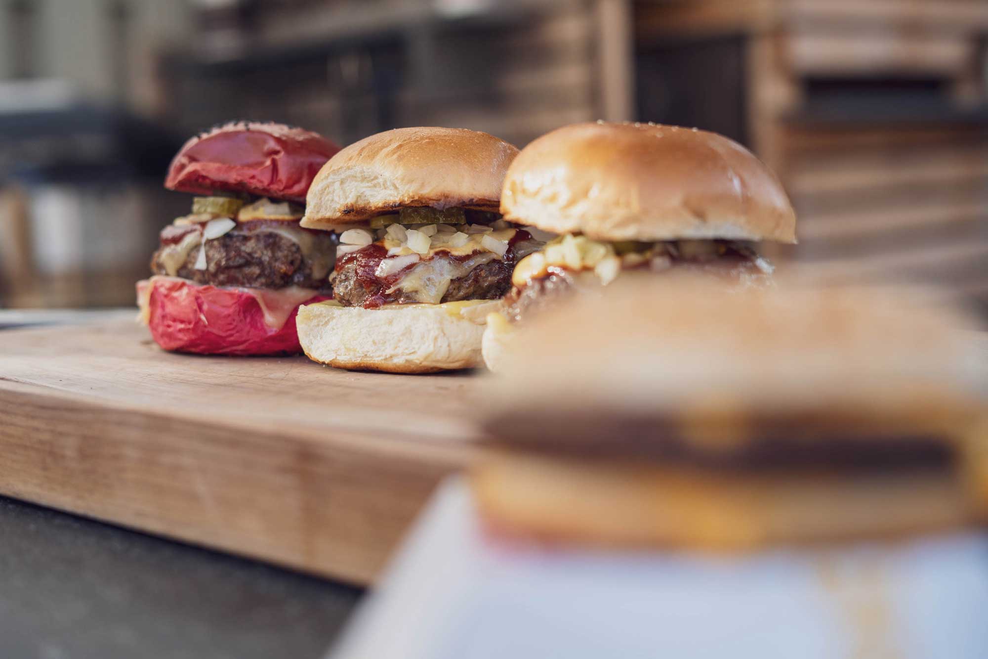 Im Vordergrund das Original von Mc Donalds, im Hintergrund unsere Versionen