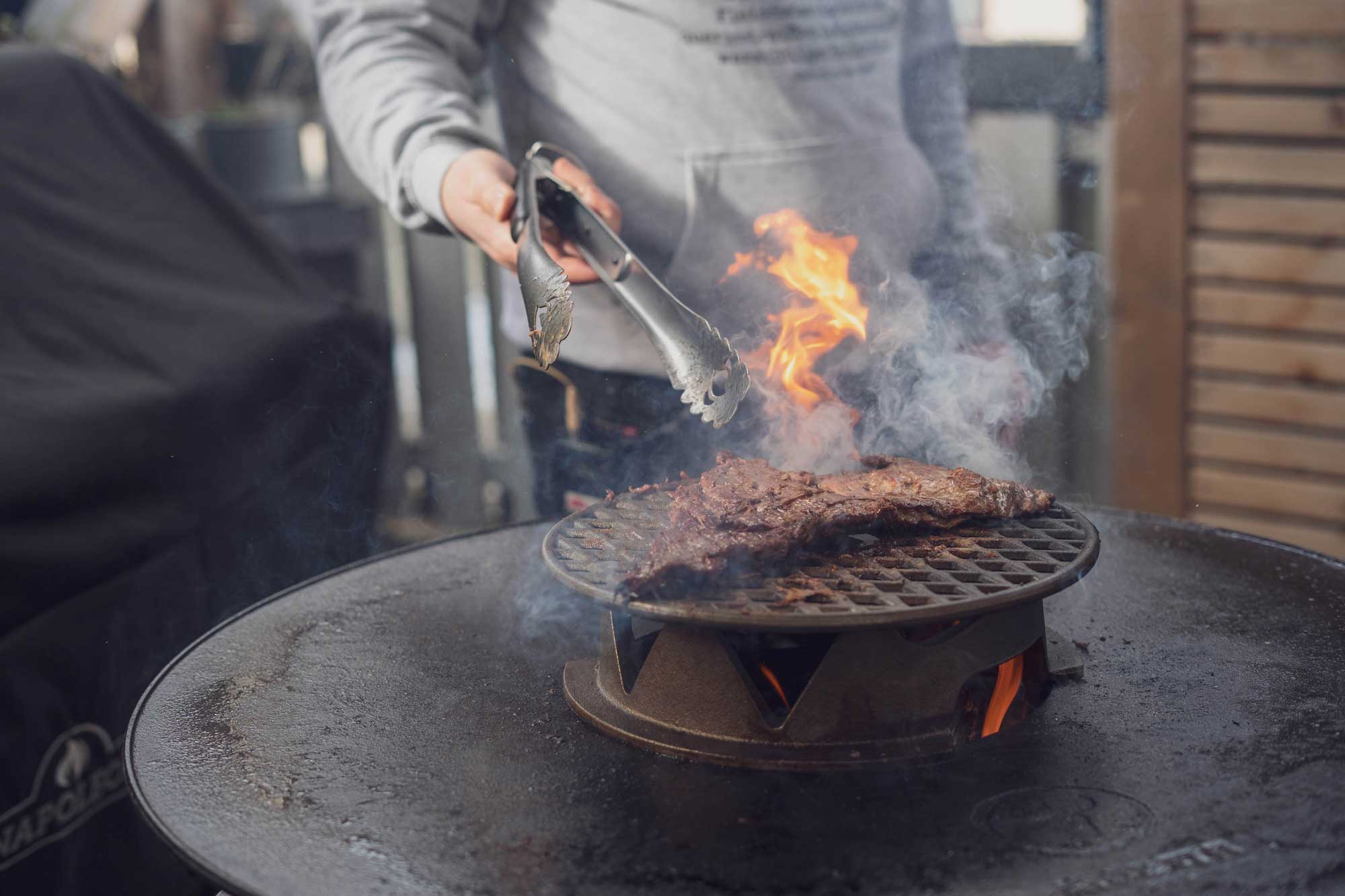 Auch das Flap Meat wird richtig scharf angebraten