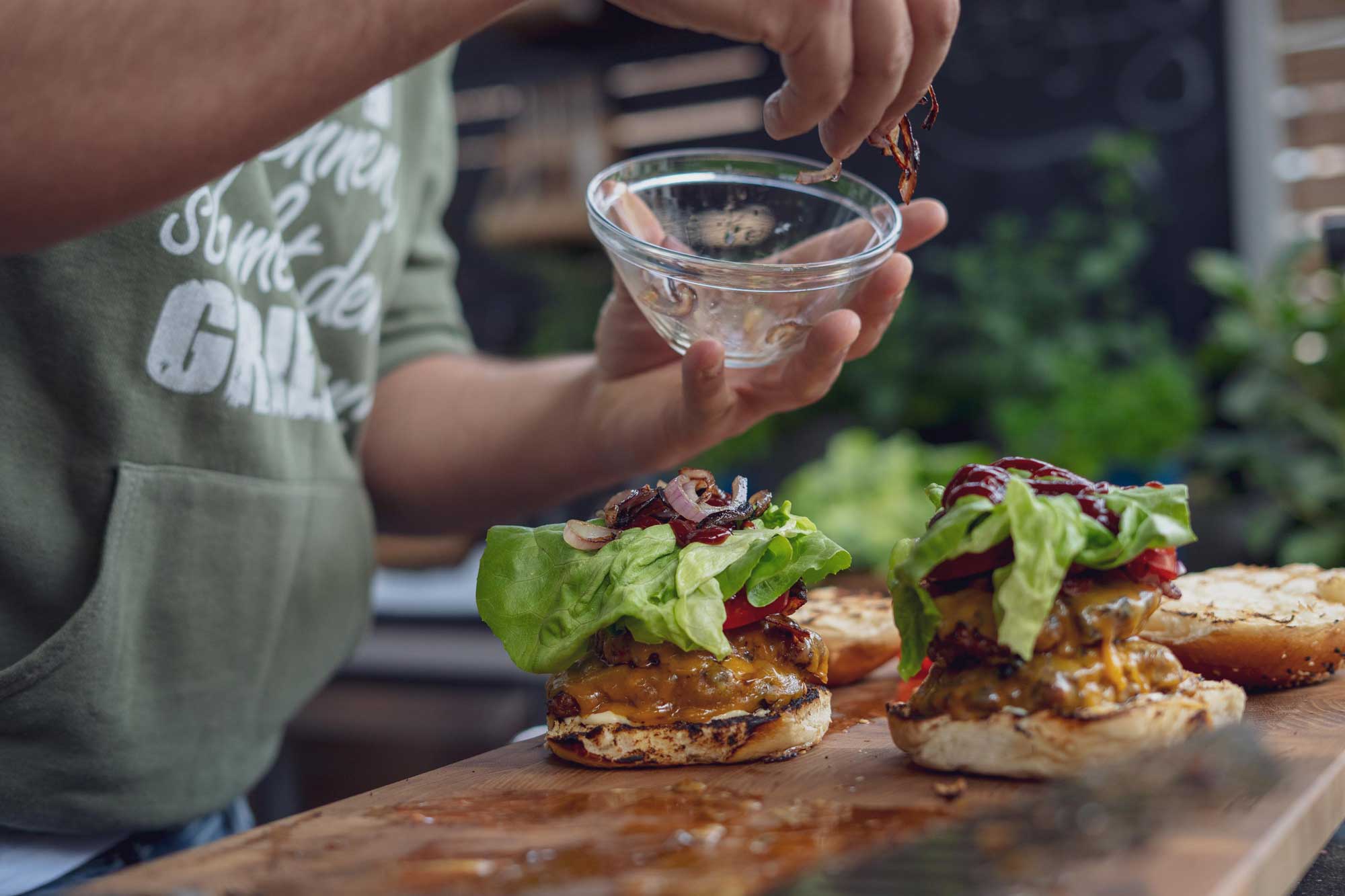 Gleich ist der Double Steakhouse Burger fertig