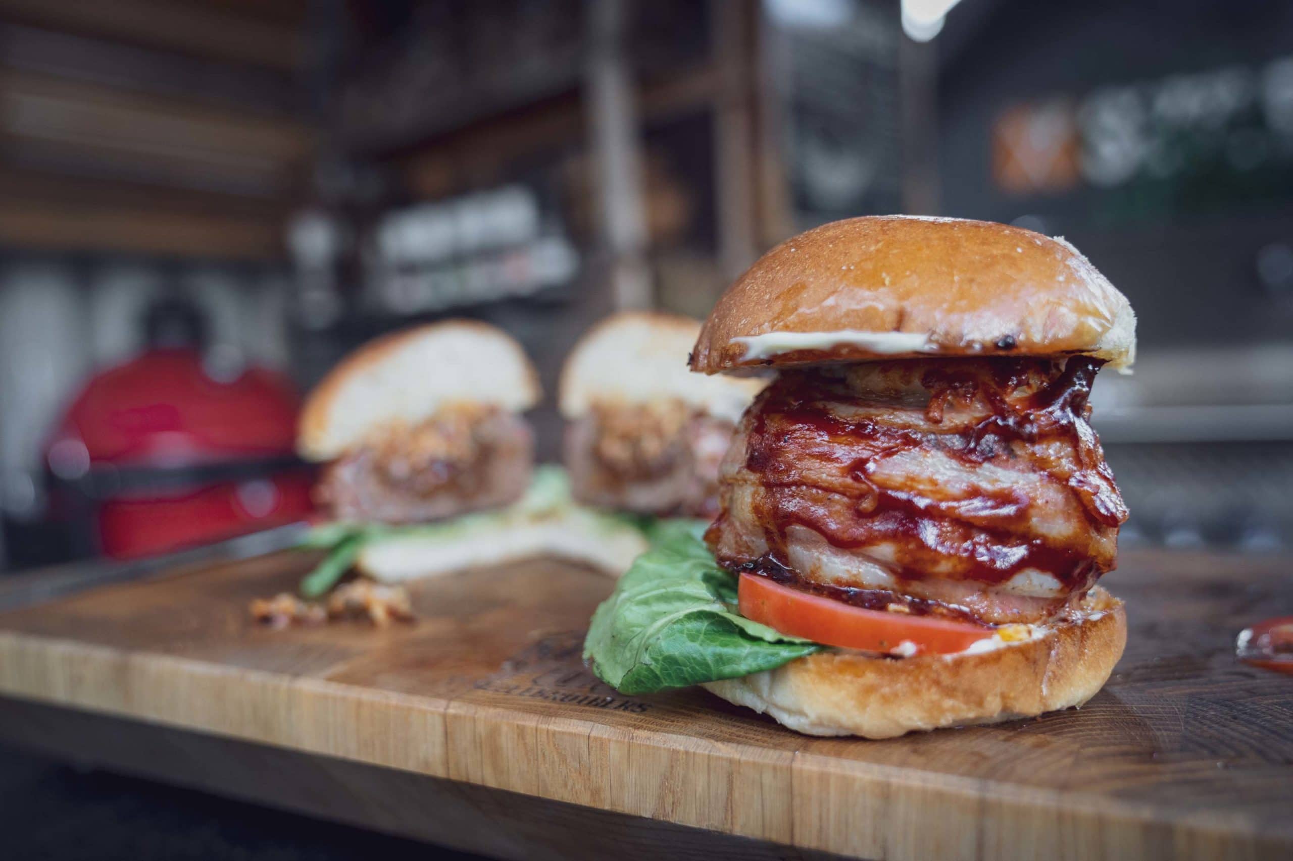 Fertig sind die Beer Can Burger