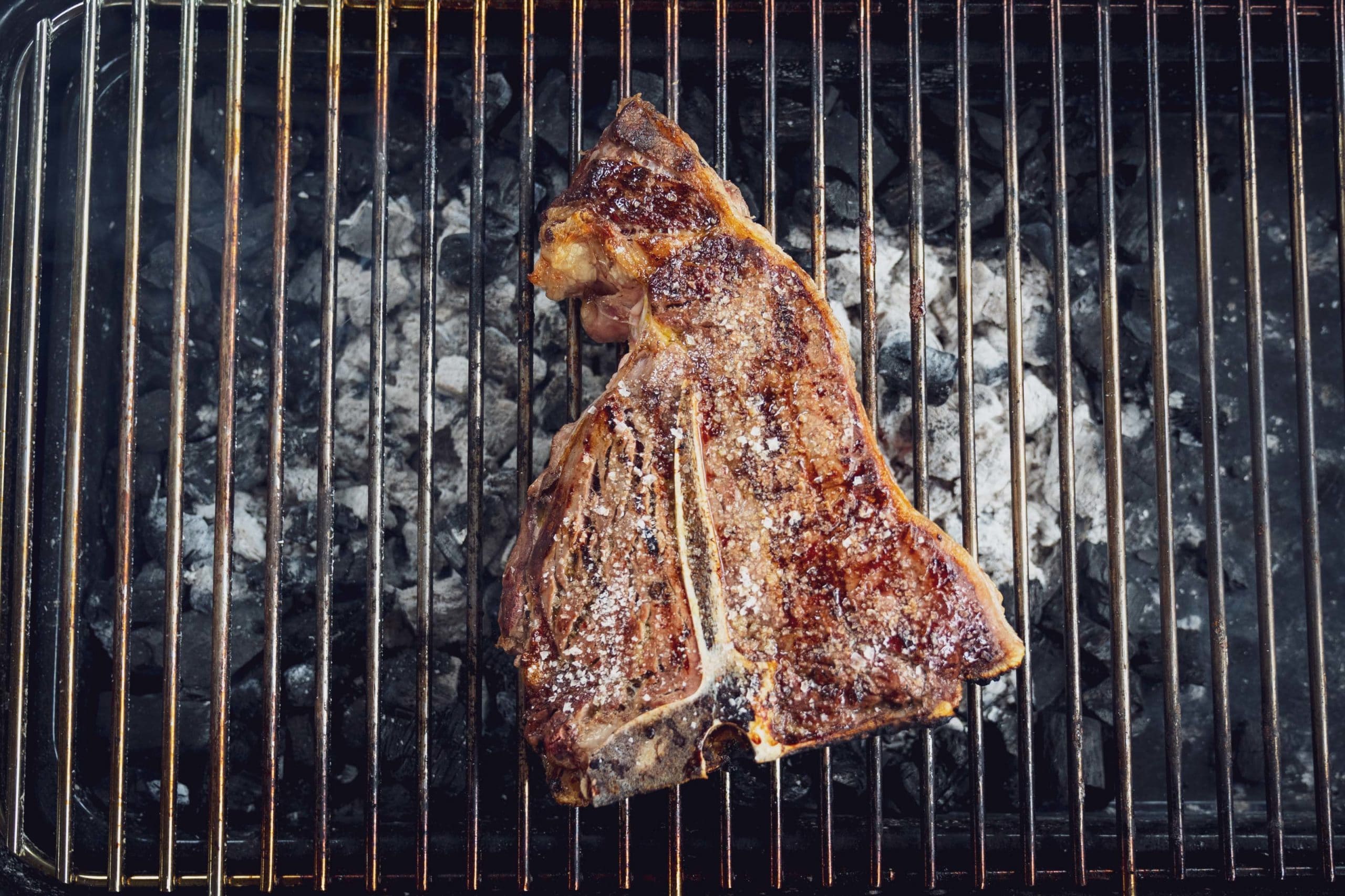 Danach auf jeder Seite ca. 5 Minuten lang weiter grillen