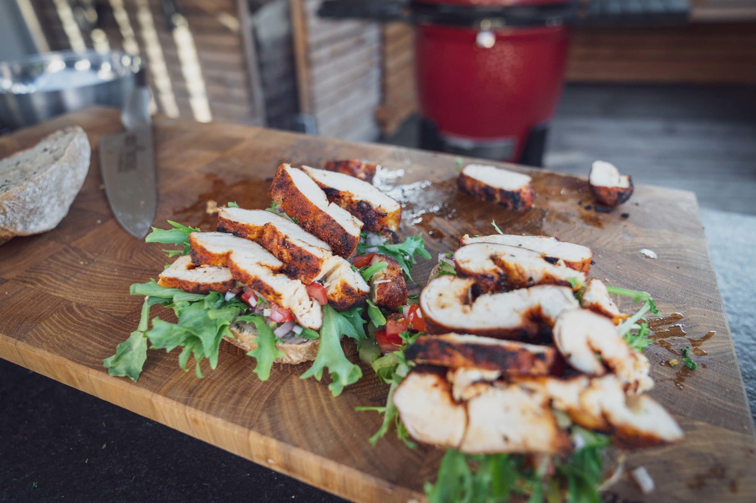 Nun noch das Smoked Chicken Sandwich belegen