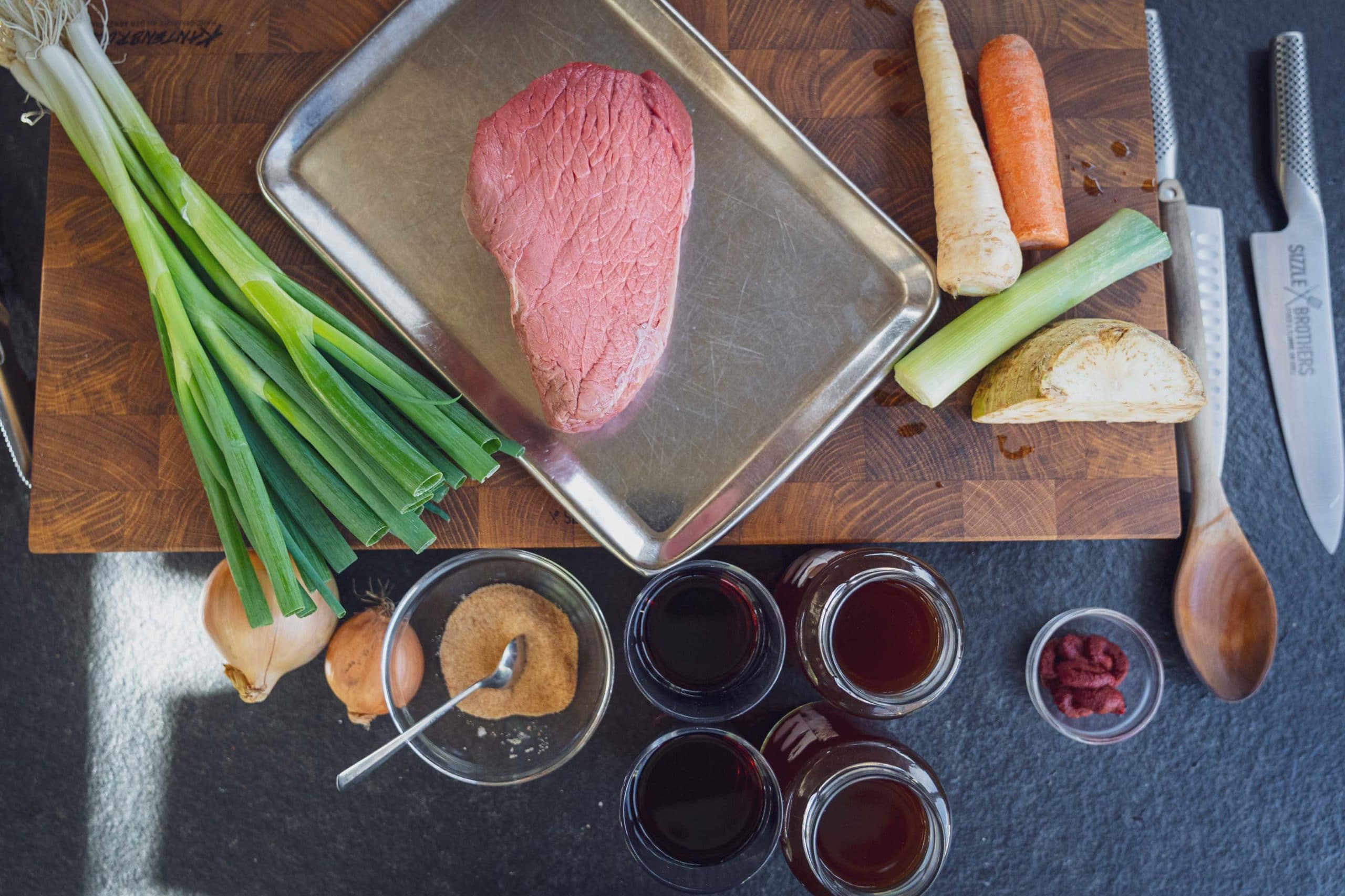 Die Zutaten für den Rinderschmorbraten