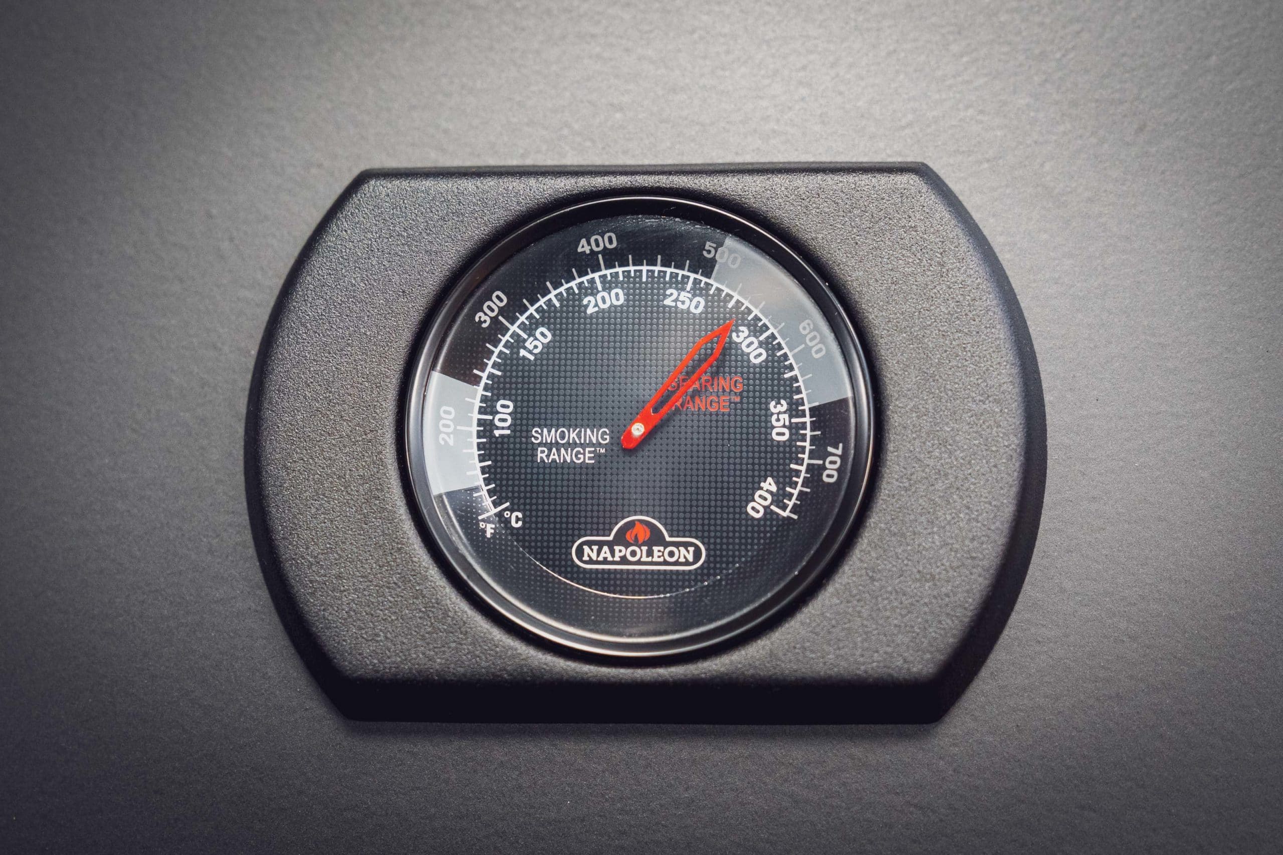 Auch das Thermometer ist schwarz lackiert