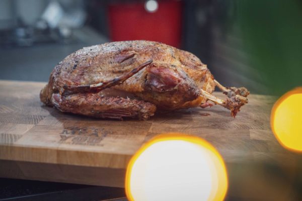 Die Sous Vide Ente auf einem Brett