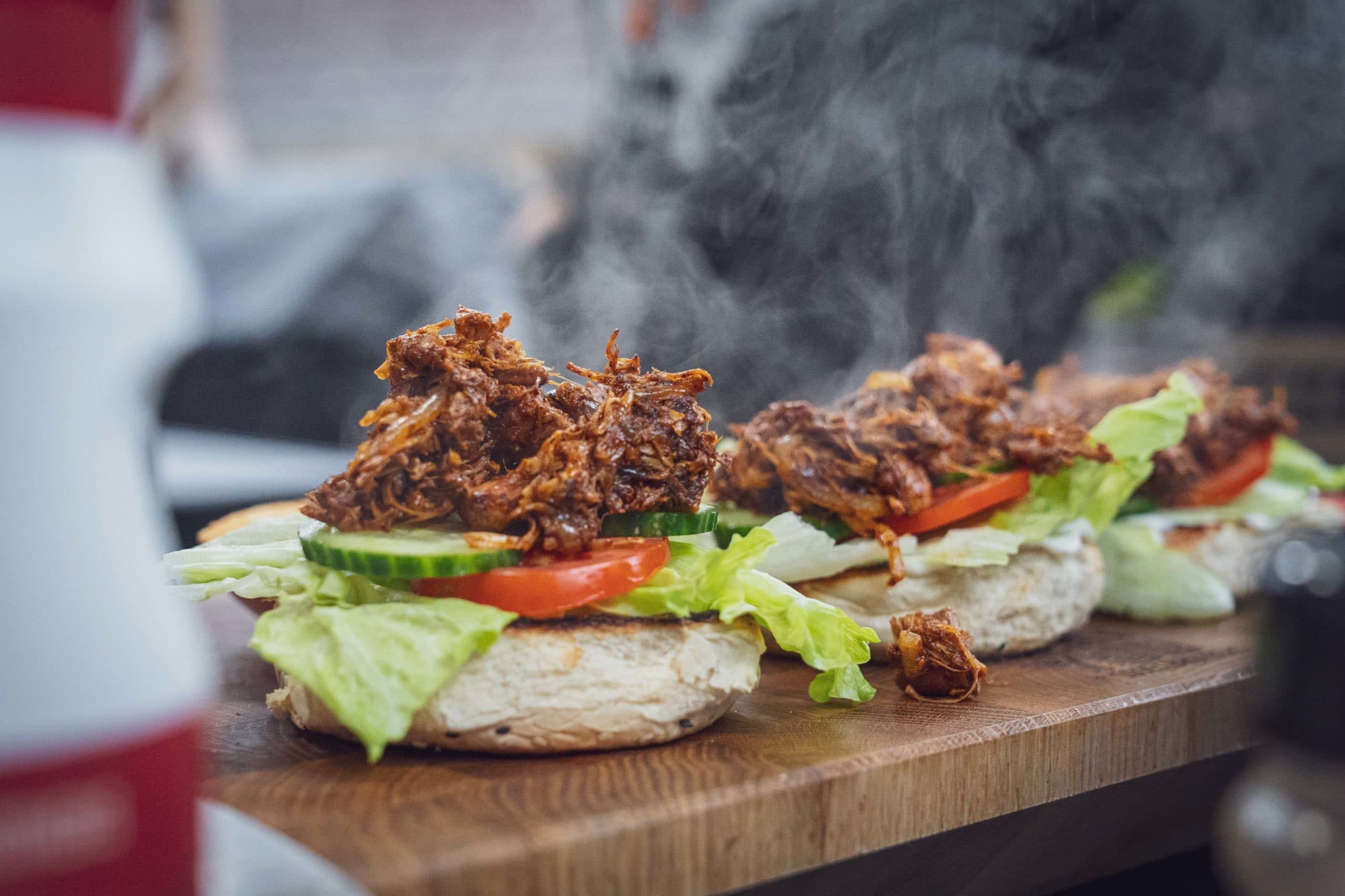 Die veganen Burger belegen
