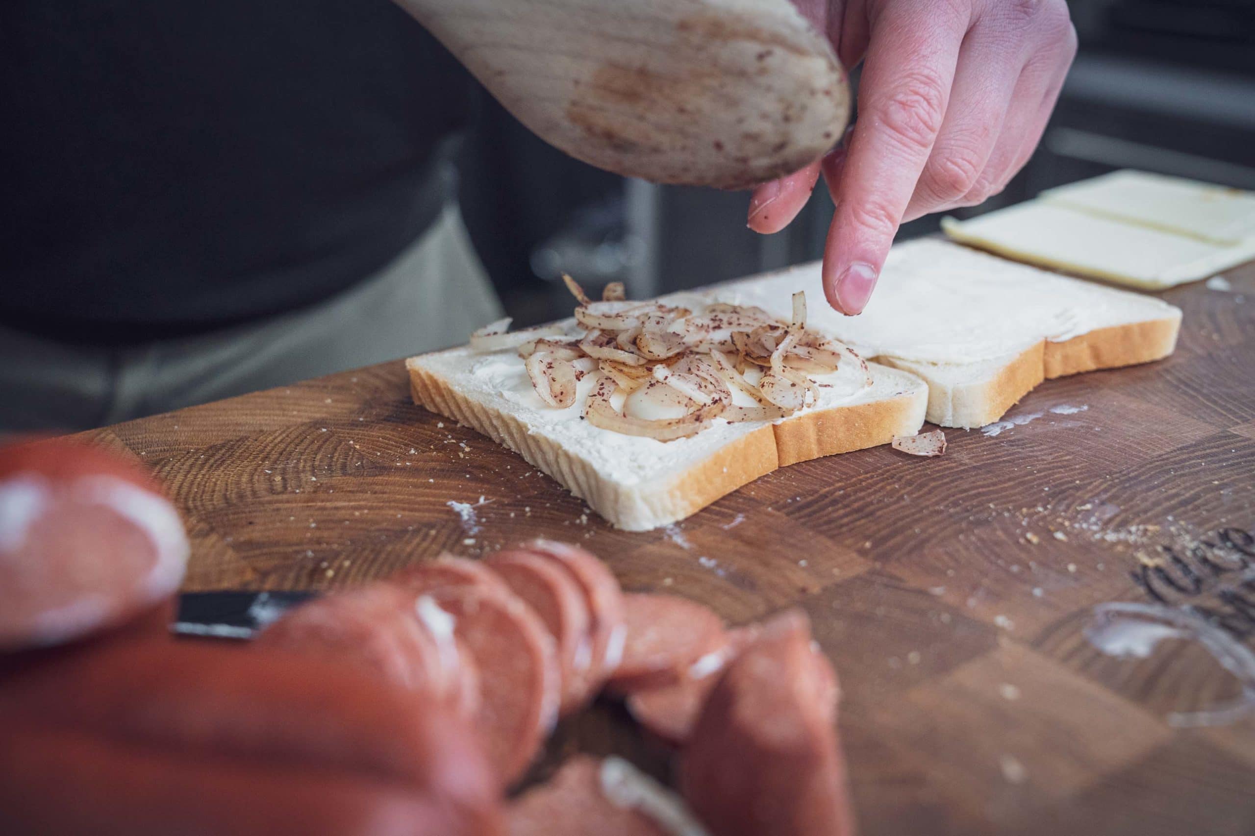 Auf das Sandwich geben