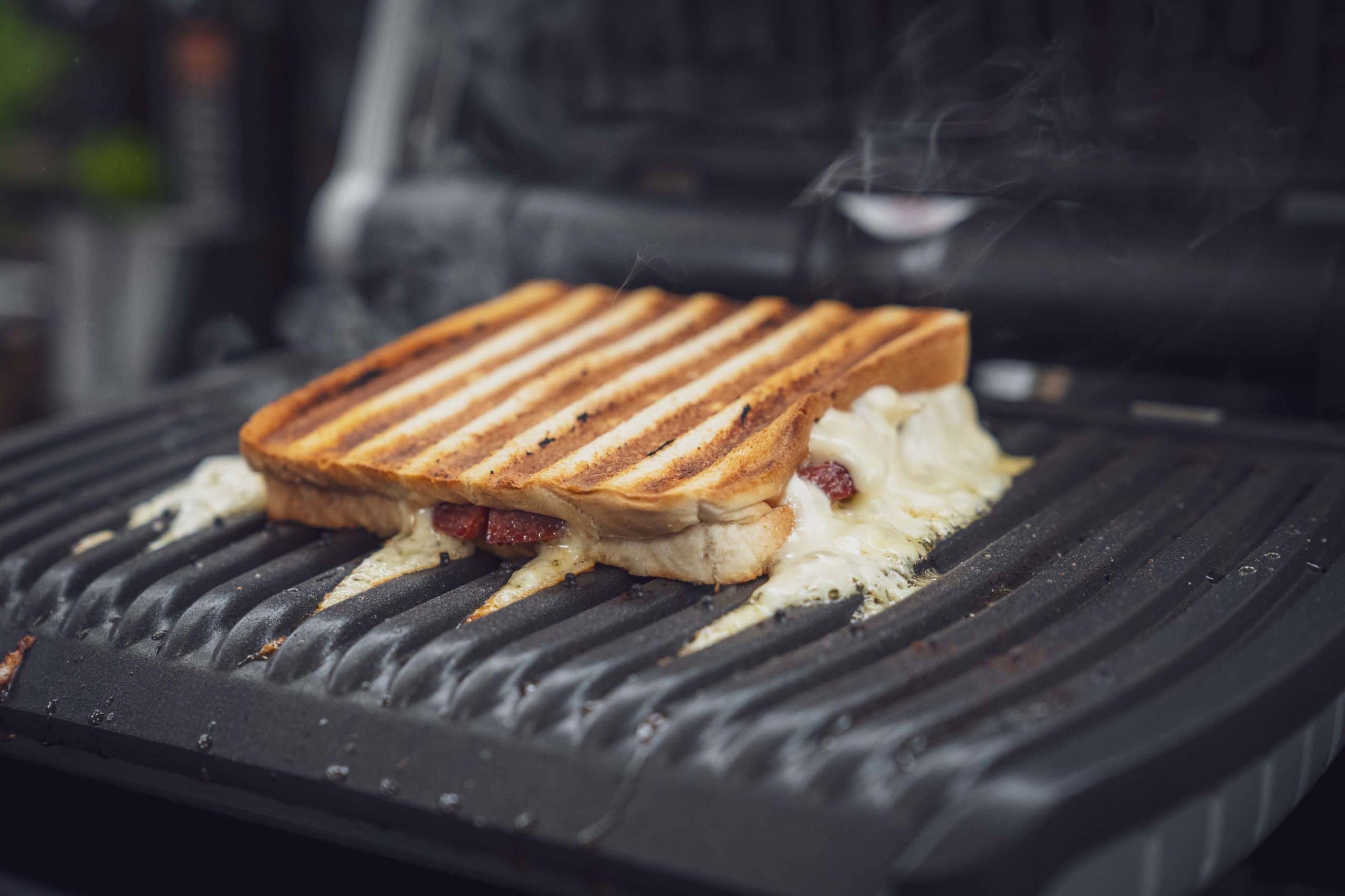 Sandwich auf dem Kontaktgrill