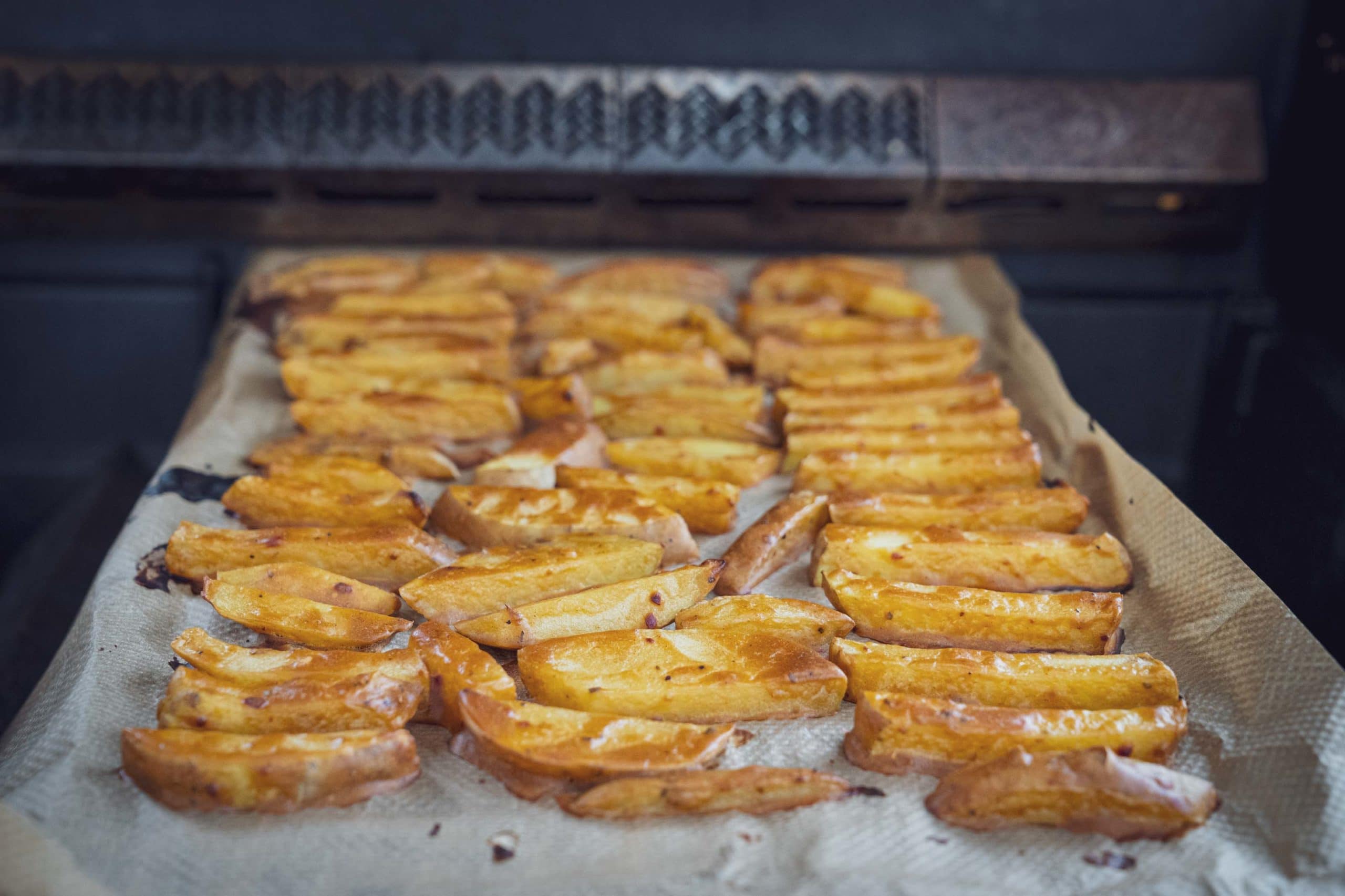 Pommes im Ofen für ca. 30 Minuten backen
