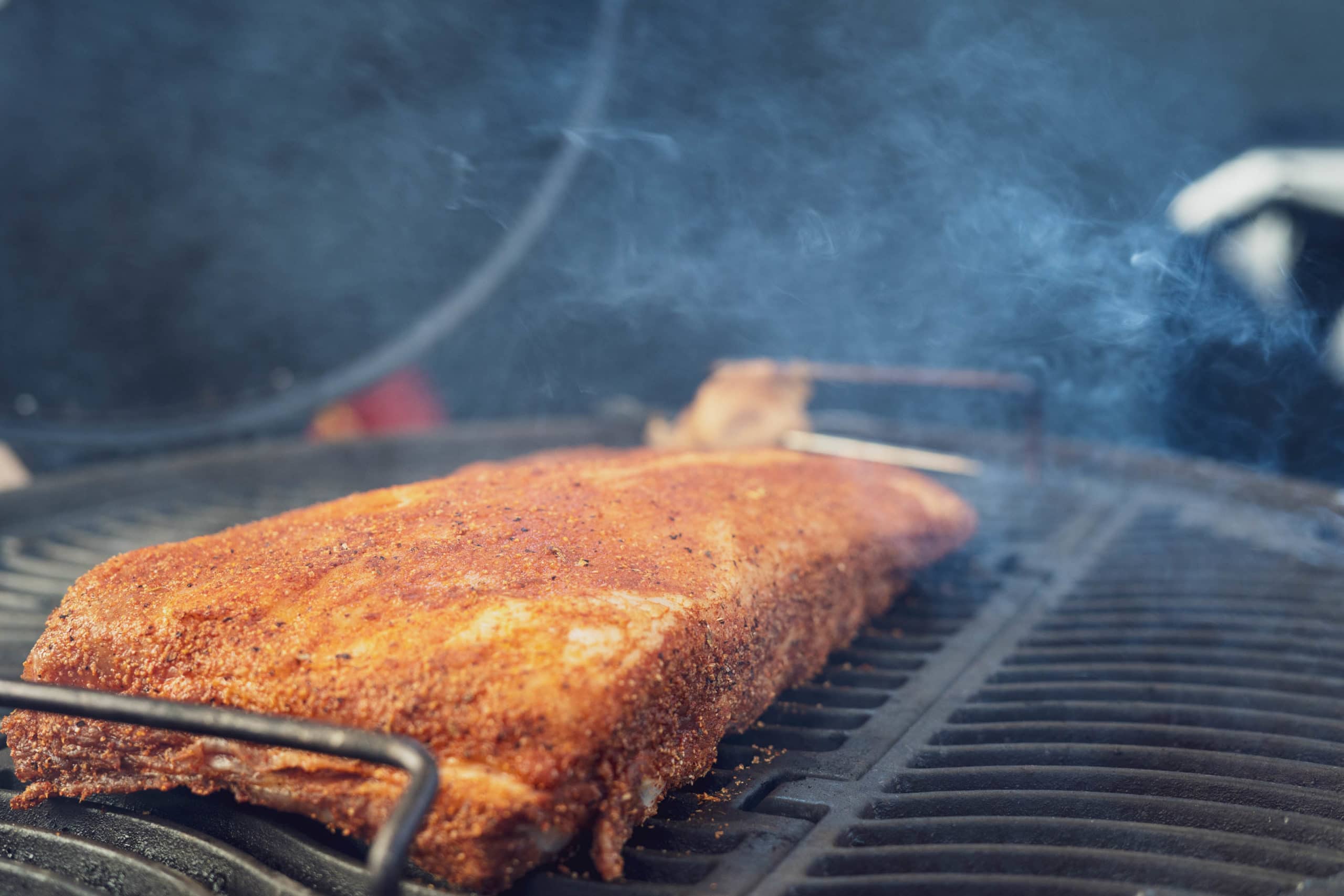 Ribs werden geräuchert