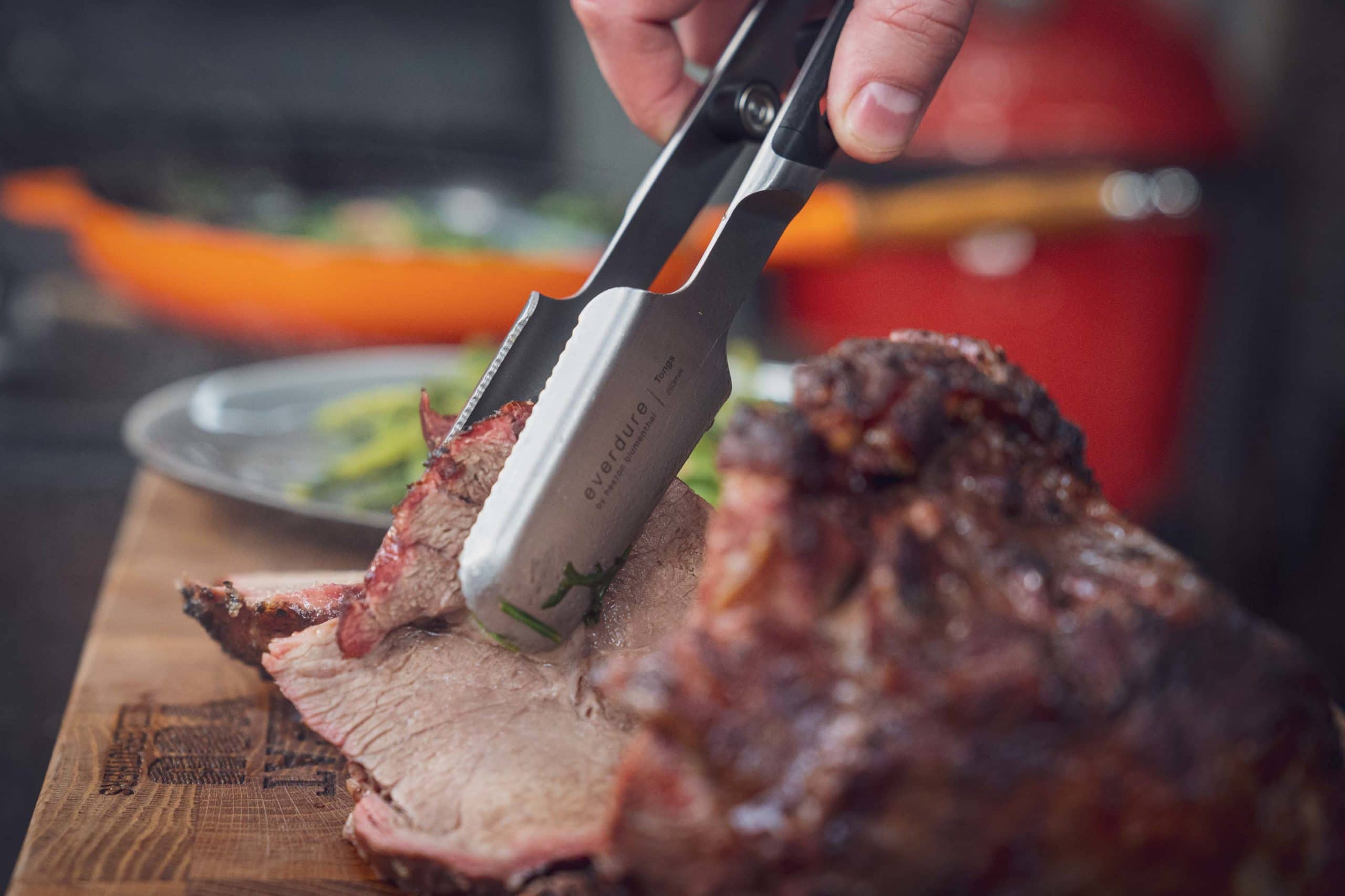 Frisch aufgeschnitten schmeckt der Lammbraten am besten