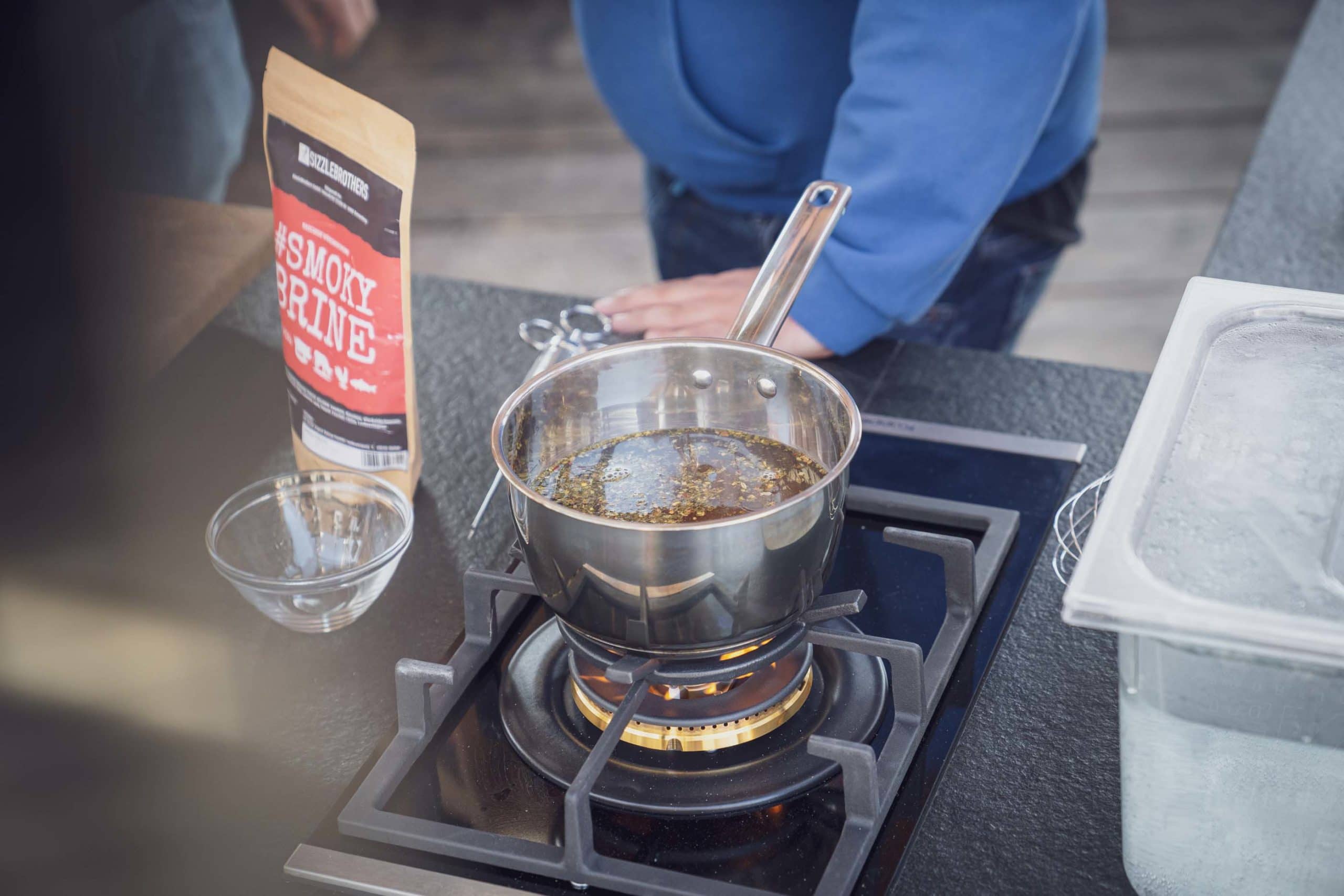 Die Brine kurz aufkochen