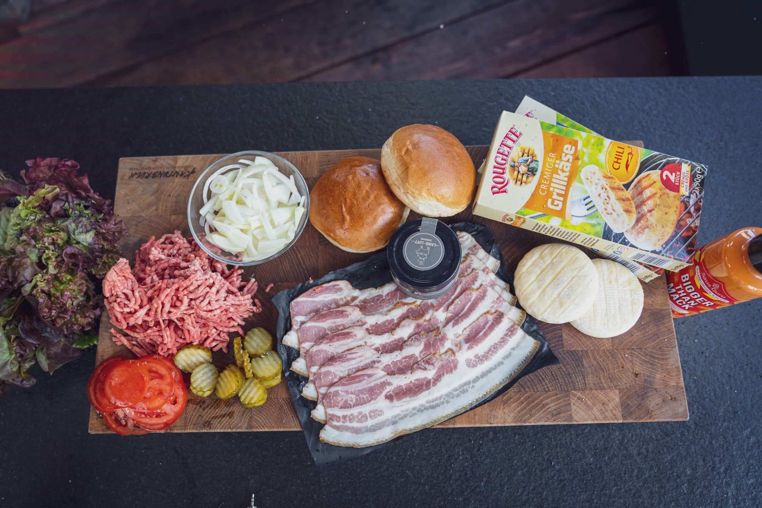 Zutaten für einen genial gegrillten Cheeseburger