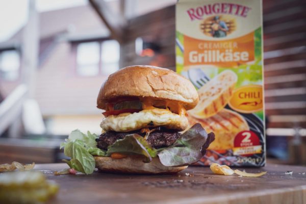Als Käse nutzen wir Rougette Grillkäse