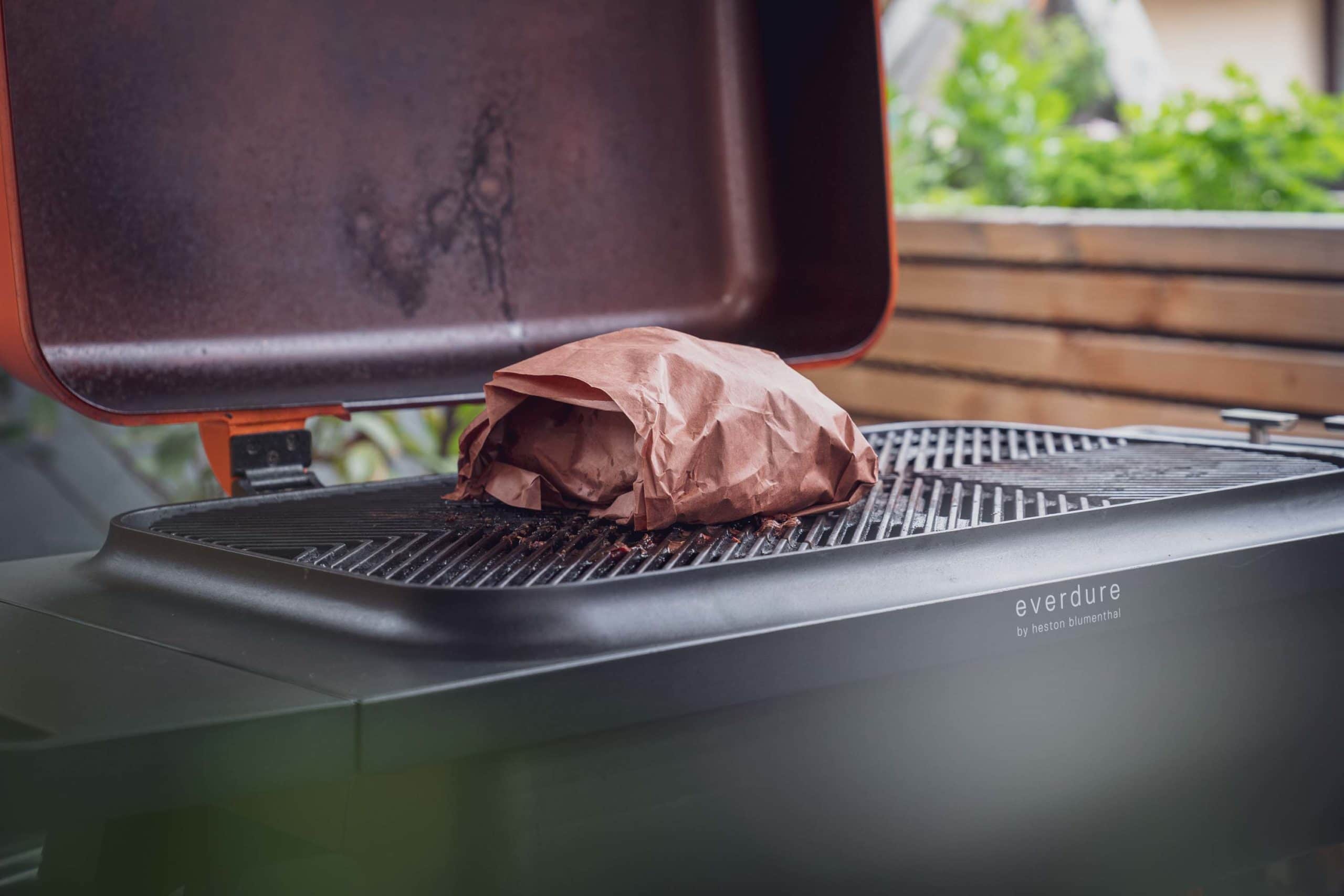 Für das Pulled Pork Texas Style Fleisch in Butcher Paper gewickelt
