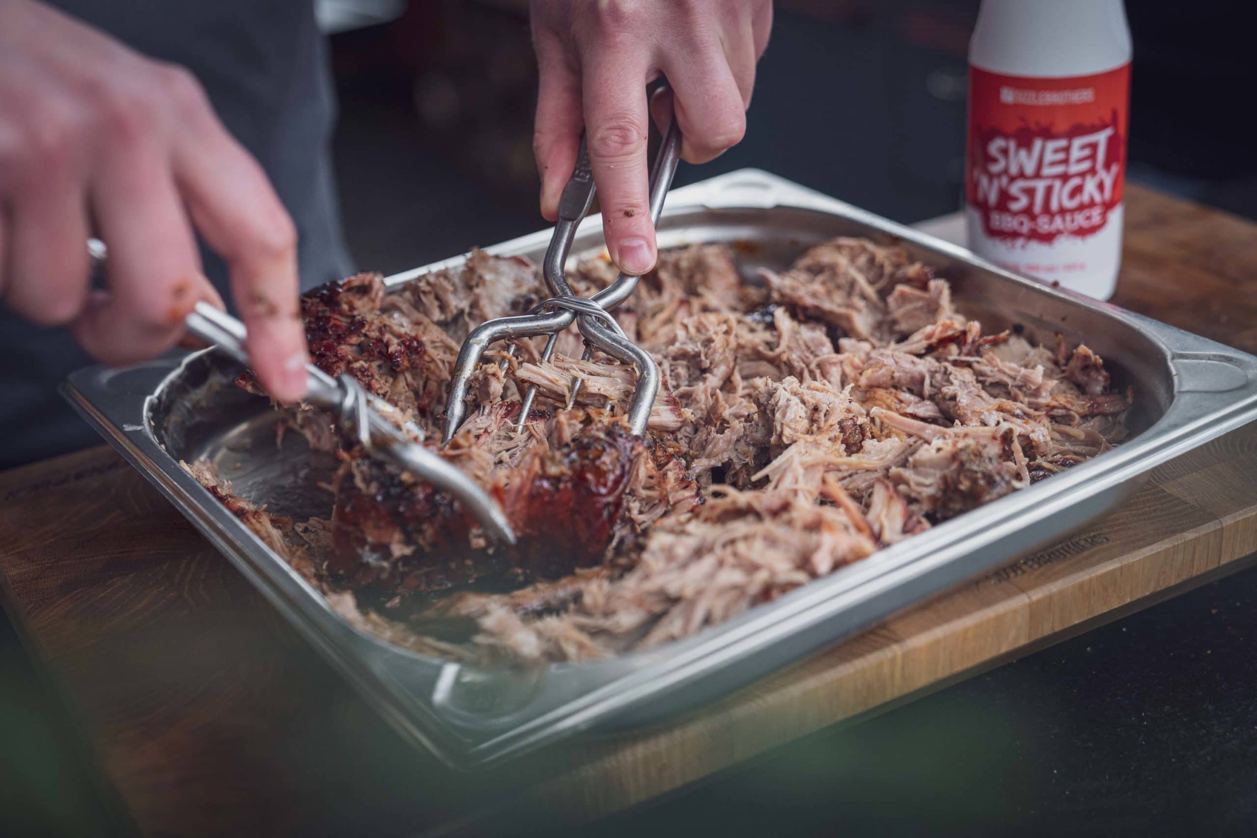 Pulled Pork mit Sweet & Sticky Sauce