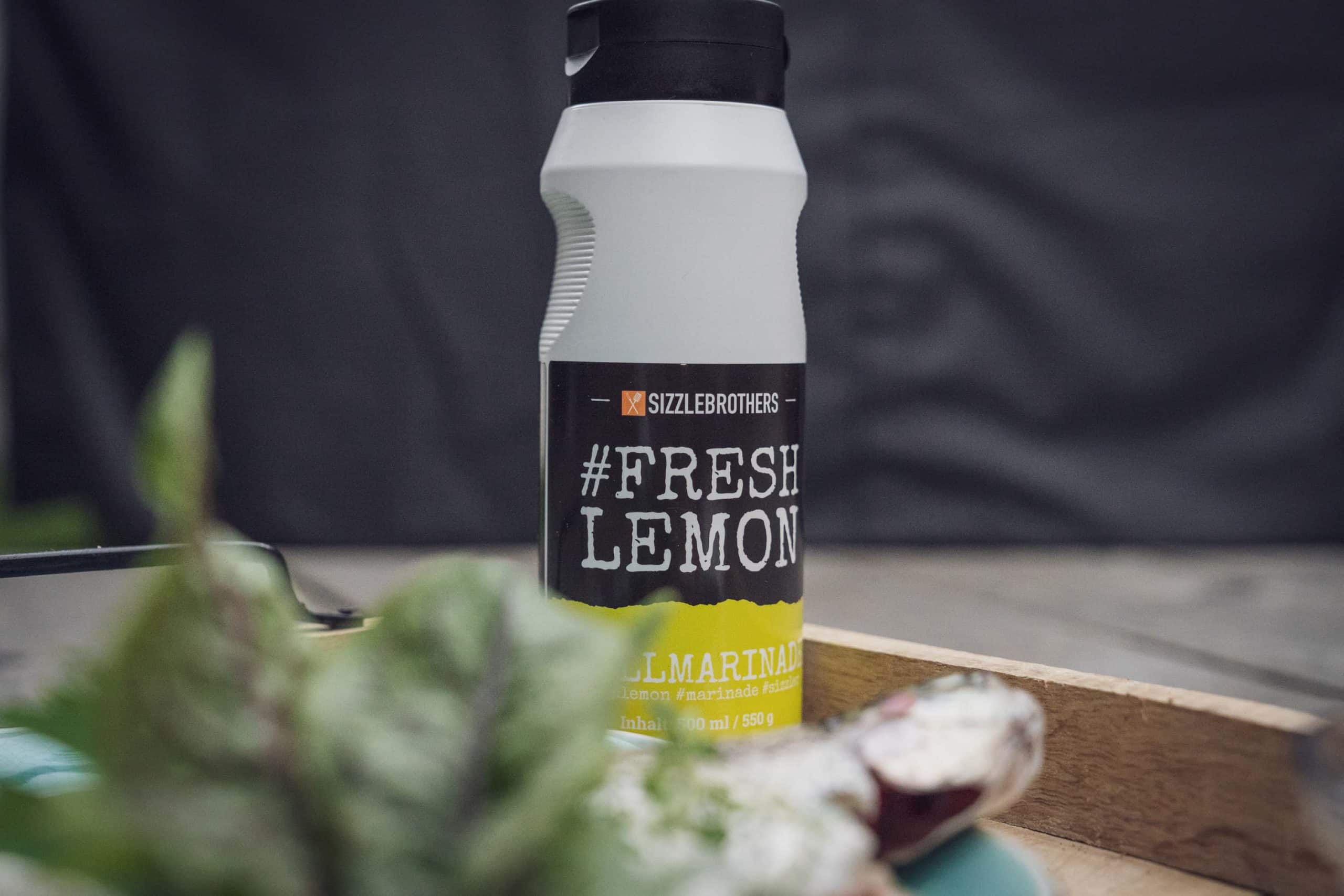 #FreshLemon Marinade wird zum Würzen der Forelle genutzt