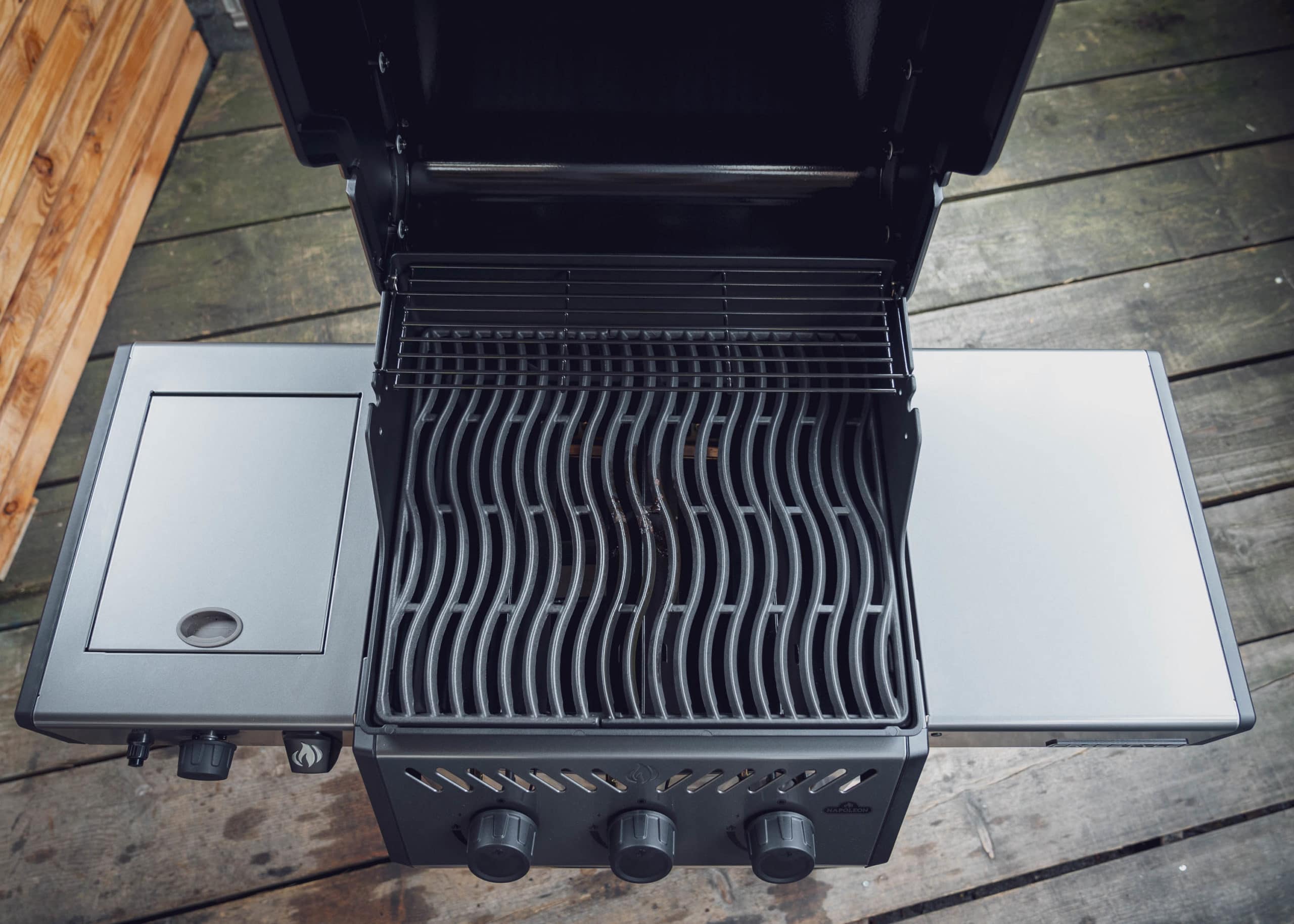 Es handelt sich um Gussroste im Grill